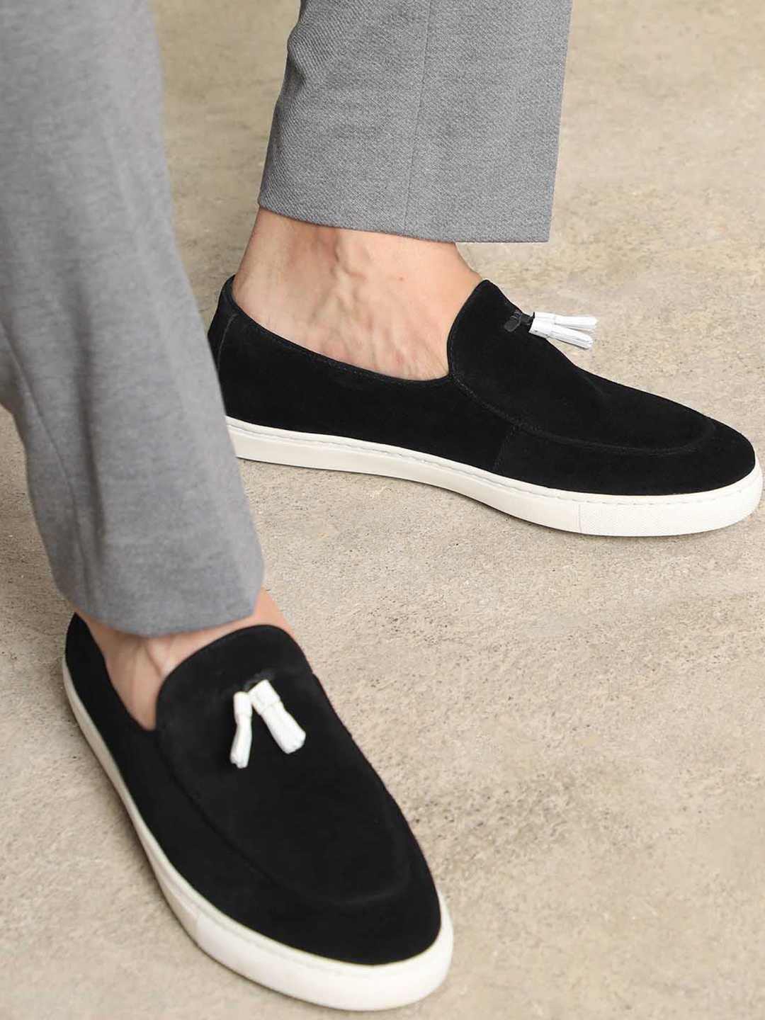 

RARE RABBIT Men Black Leather Slip-On Sneakers