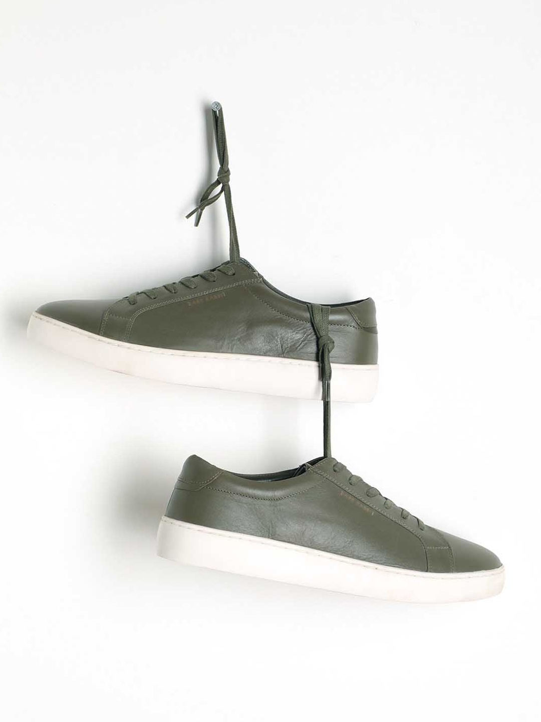 

RARE RABBIT Men Walker Leather Sneakers, Na