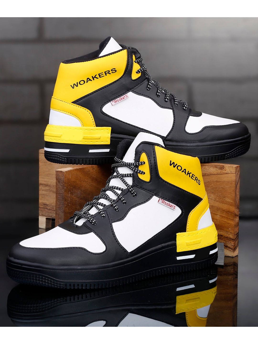 

Woakers Men White & Black Colourblocked Sneakers