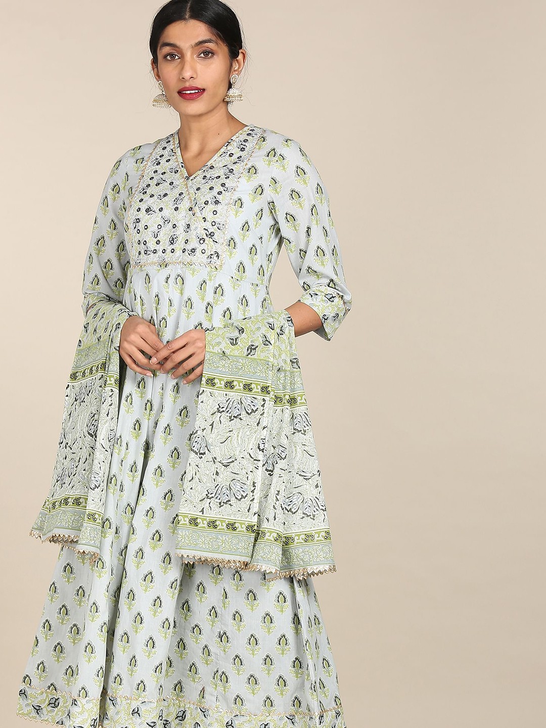

Anahi Women Green Floral Printed Pure Cotton Kurti with Trousers & With Dupatta