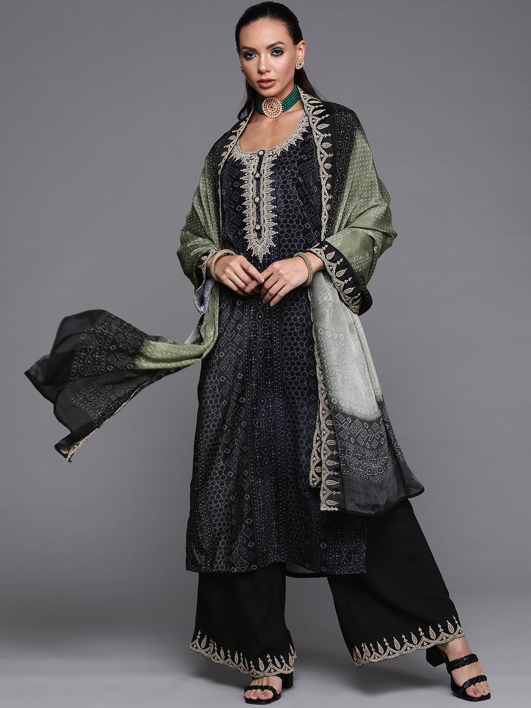 

Indo Era Women Black & Green Embroidered Velvet Bandhani Kurta & Palazzo With Dupatta