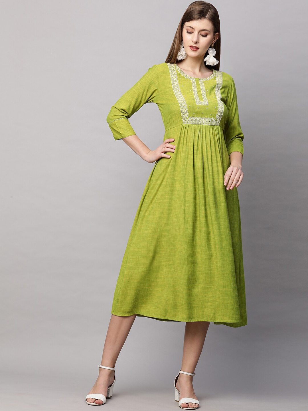 

FASHOR Green Floral Embroidered Midi Dress