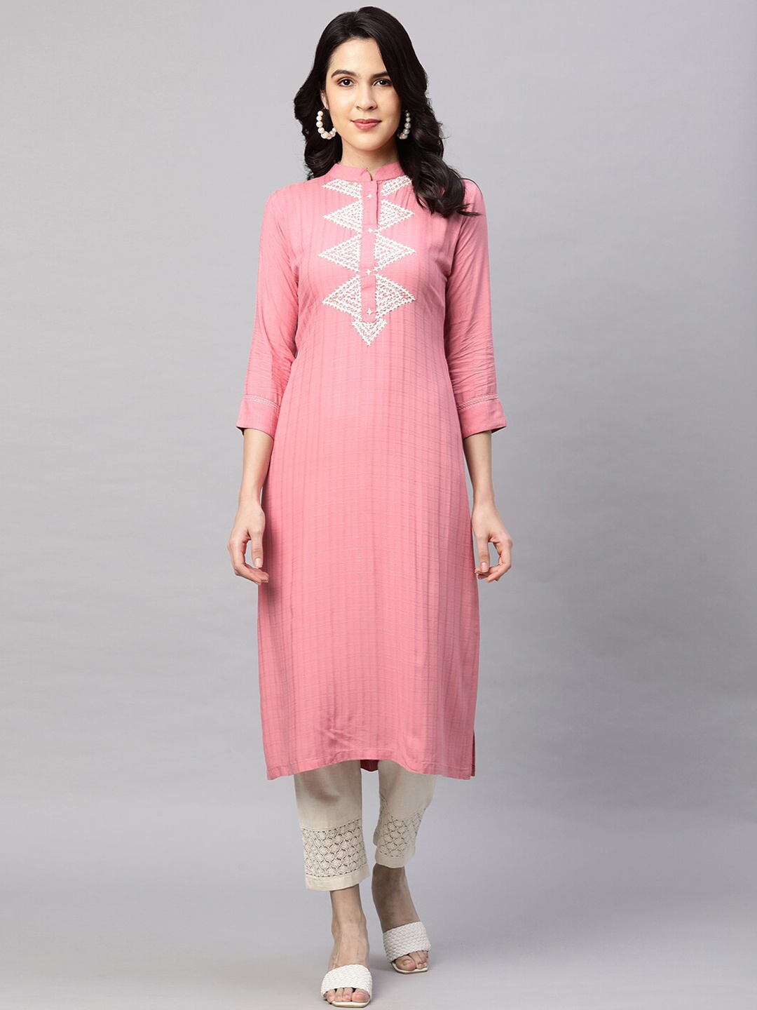

FASHOR Women Pink Geometric Embroidered Thread Work Kurta