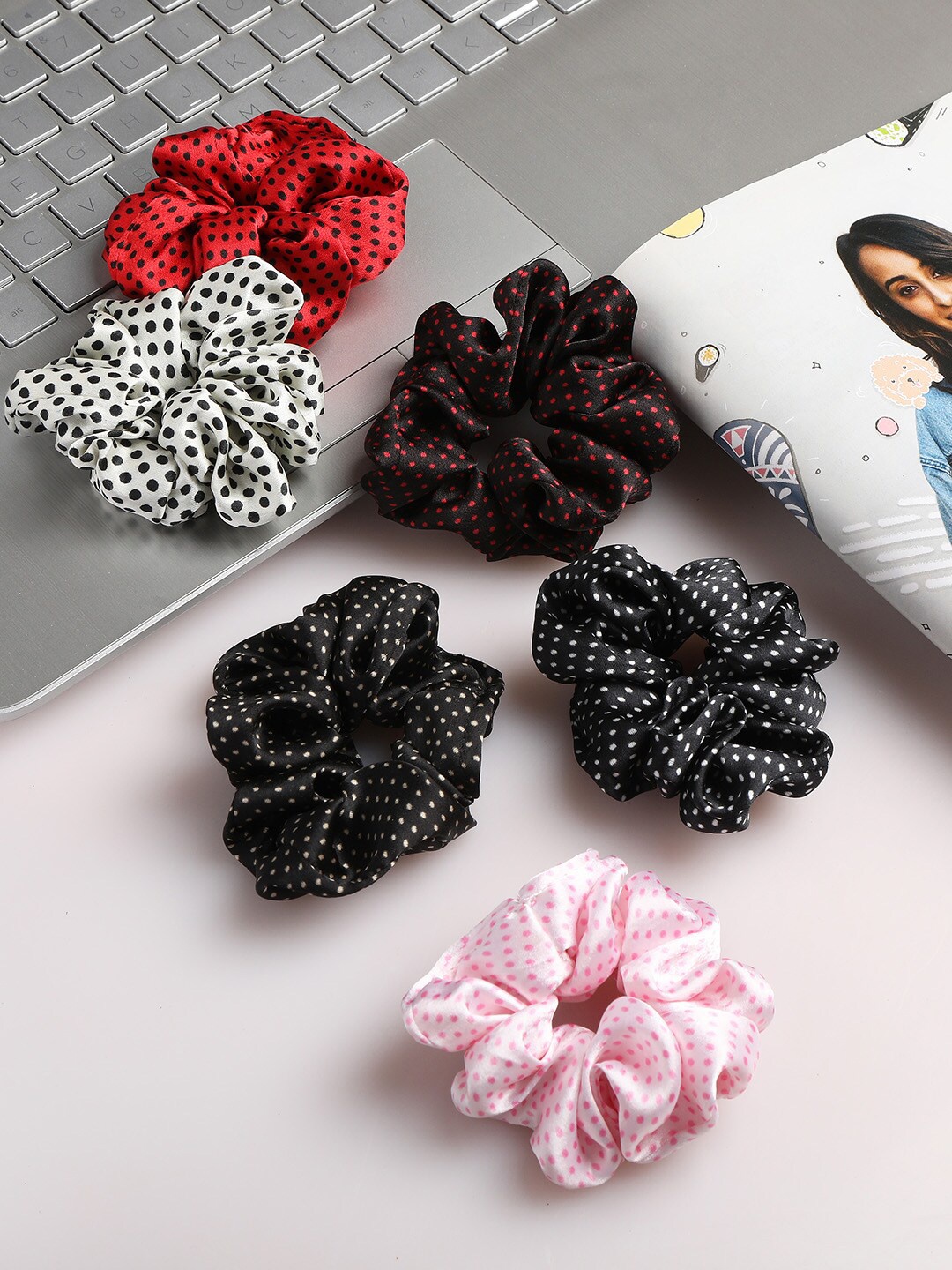 

AccessHer Women Set Of 6 Multi Color Ponytail Holder
