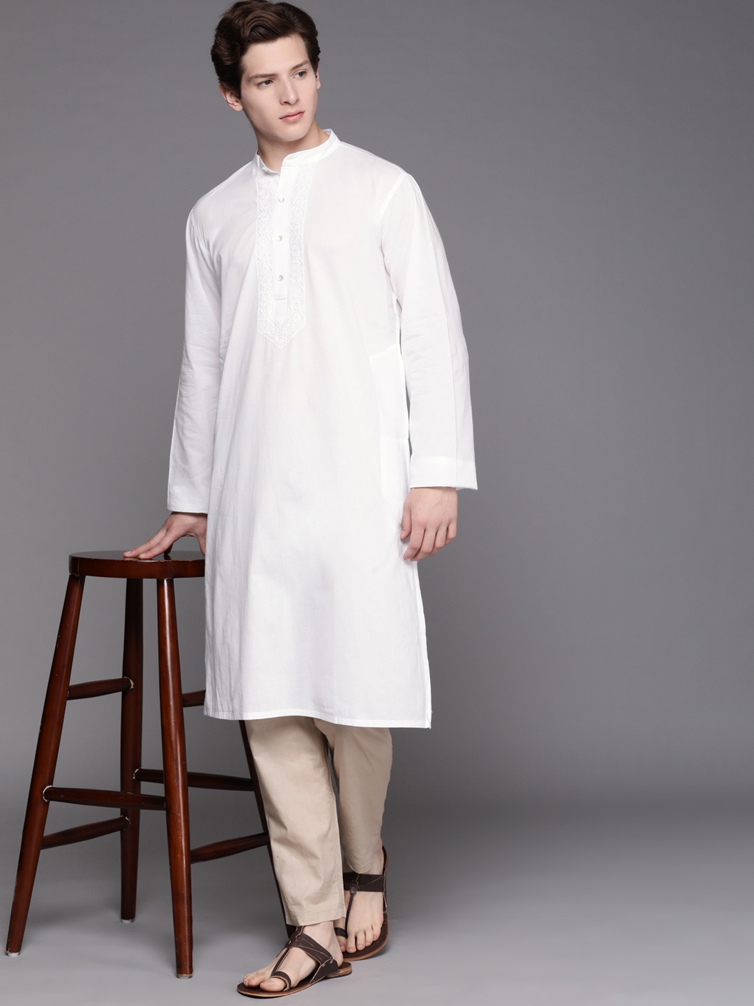 

Fabindia Men White Slim Fit Chikankari Embroidered Pure Cotton Straight Kurta