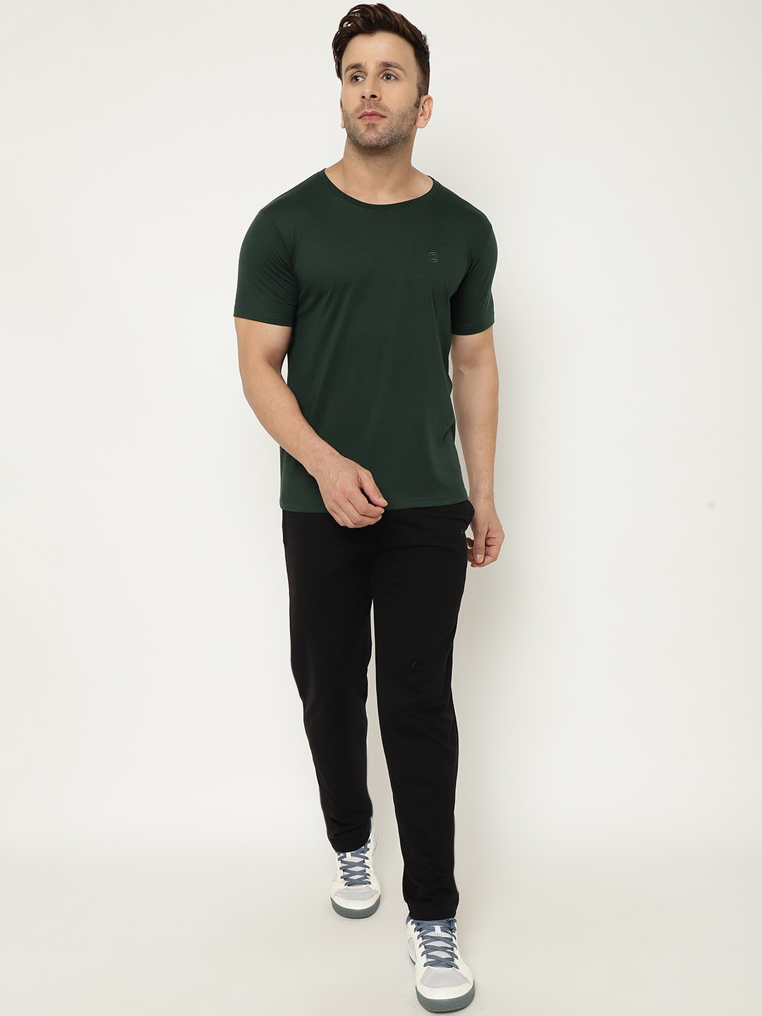 

Chkokko Men Black & Green Regular Fit Knitted Tracksuit