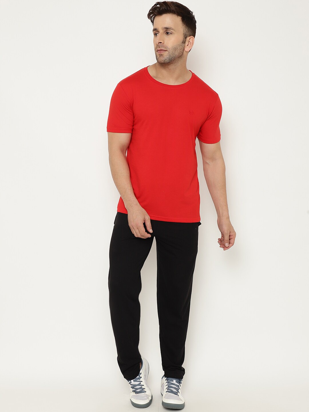 

Chkokko Men Red & Black Solid Tracksuit