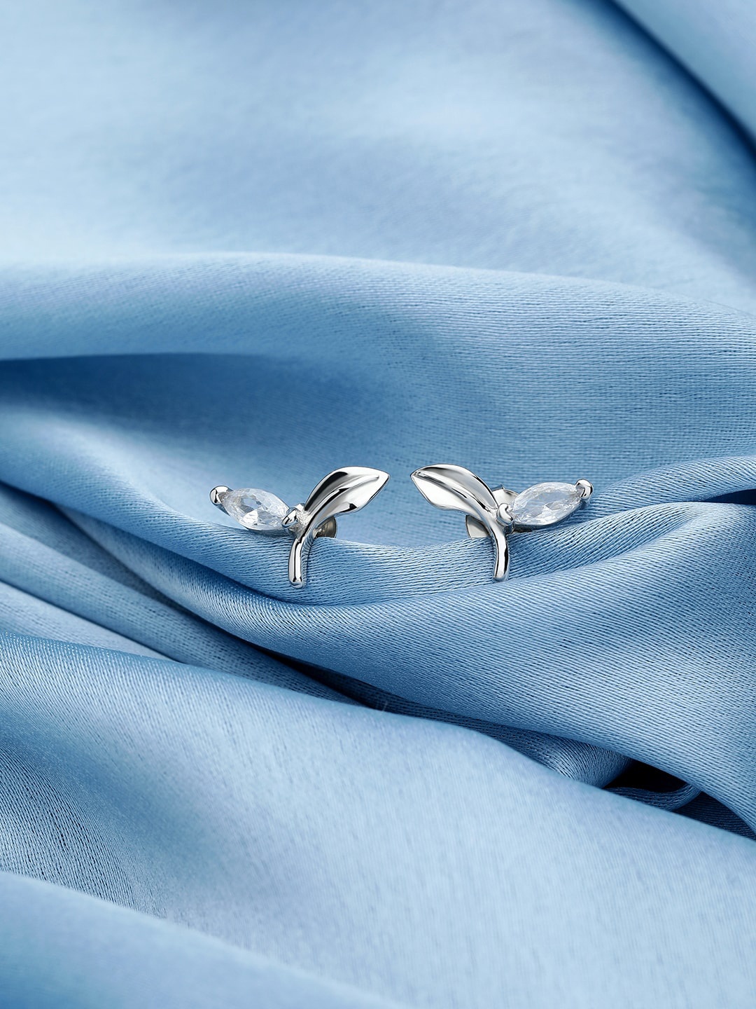 

GIVA 925 Sterling Silver Rhodium Plated Tiny Leaf Earrings