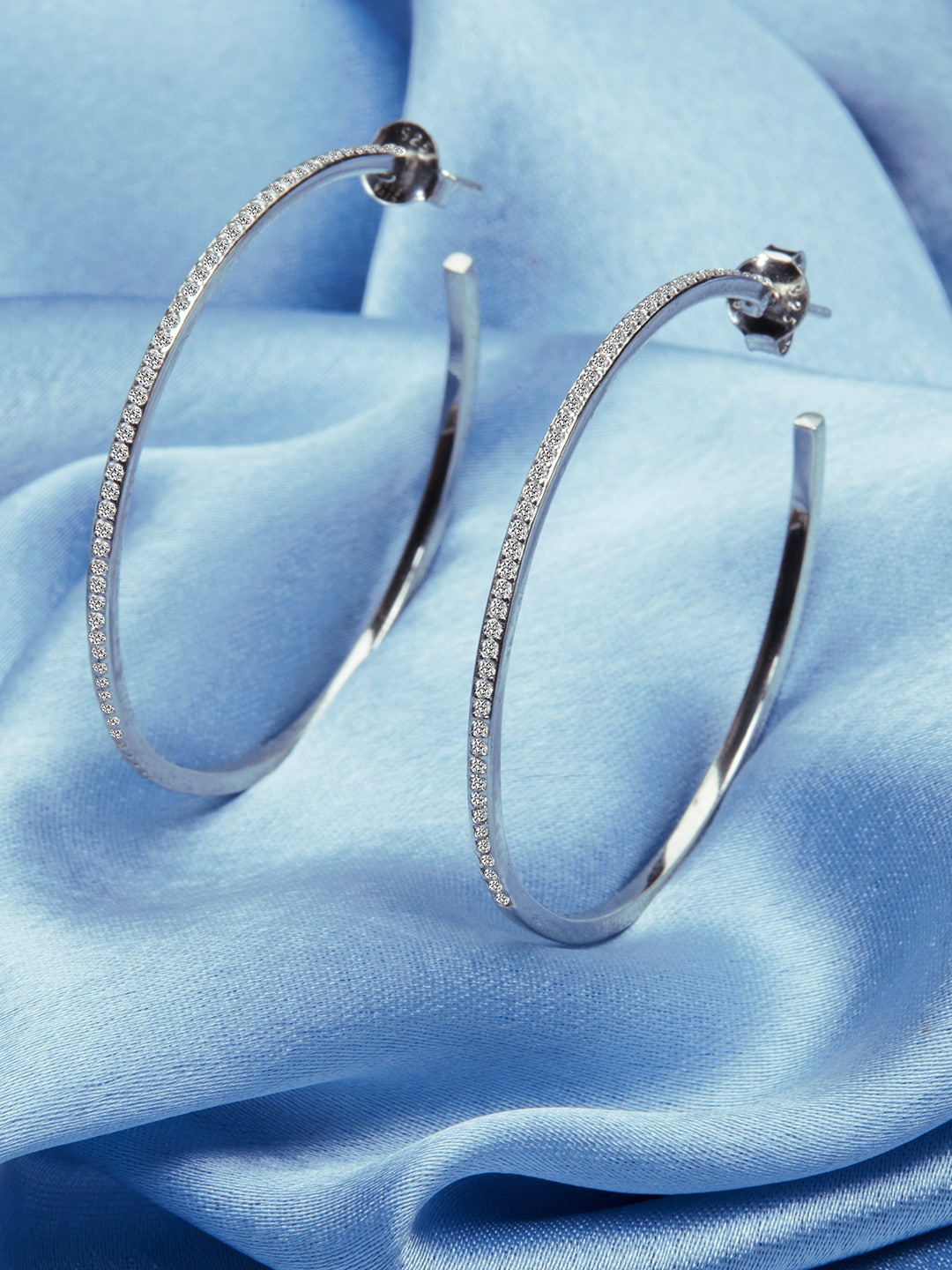 

GIVA 925 Sterling Silver Rhodium Plated Studded Hoop Earrings