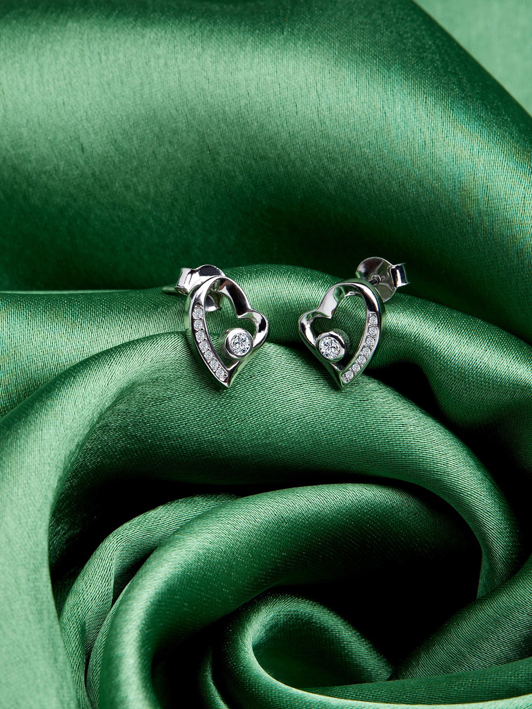 

GIVA 925 Sterling Silver Rhodium Plated Valentine Heart Stud Earrings