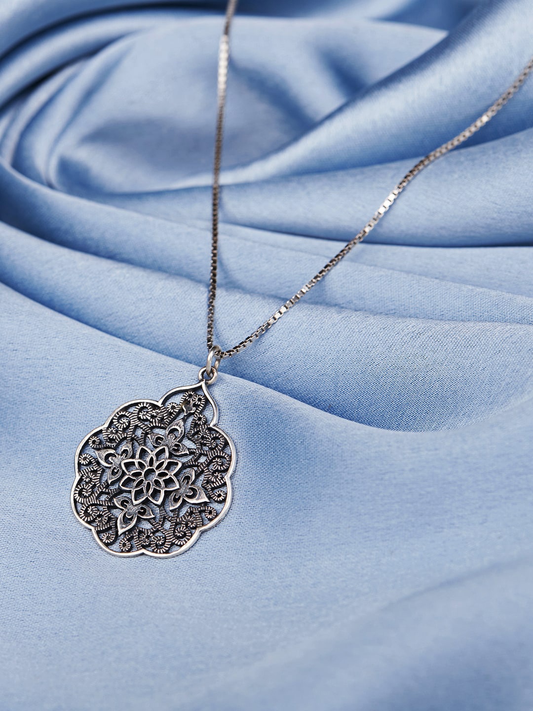 

GIVA 925 Sterling Silver Oxidised Mandala Pendant with Box Chain