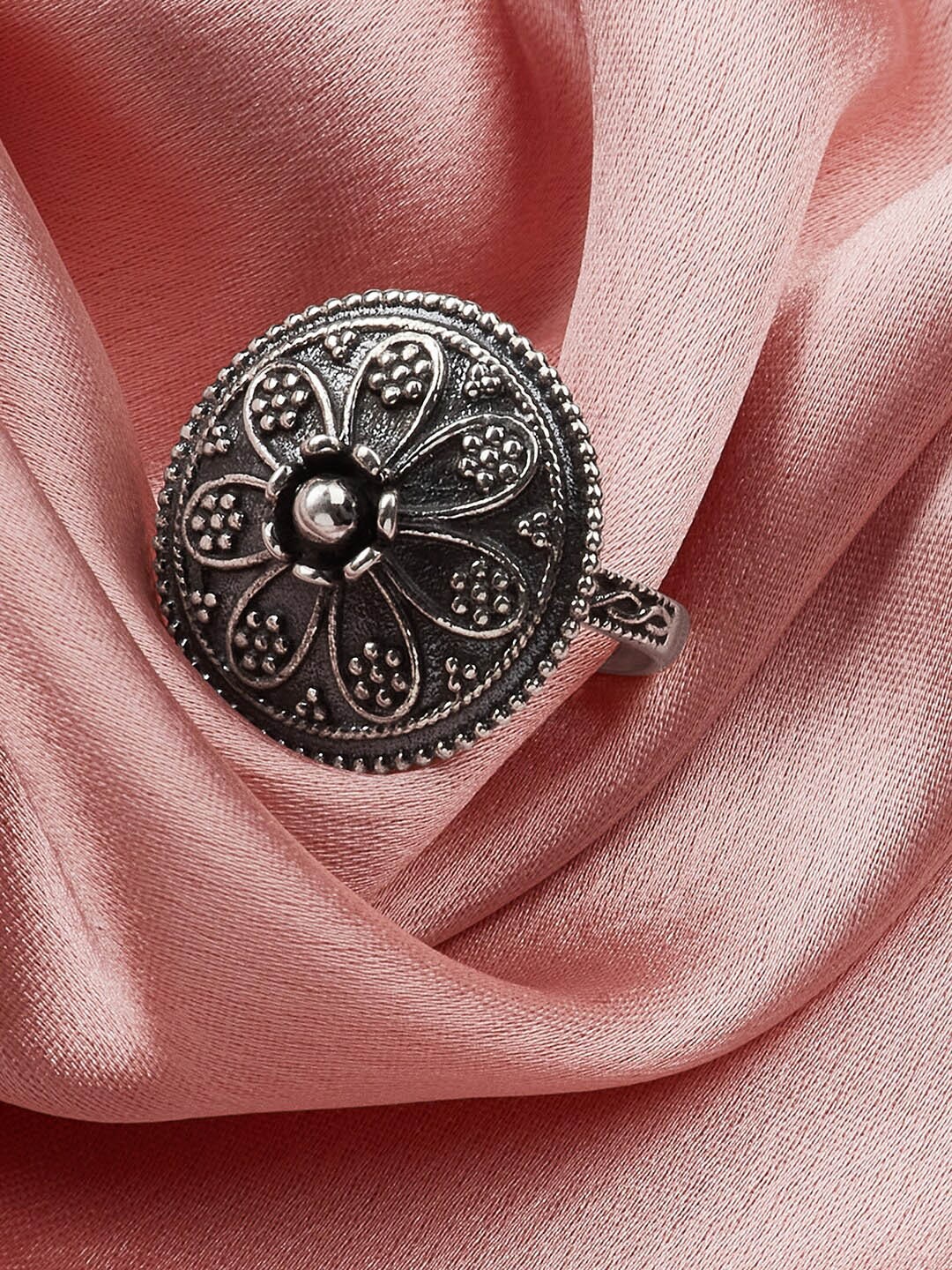 

GIVA 925 Sterling Silver Oxidised Flower Shield Adjustable Ring