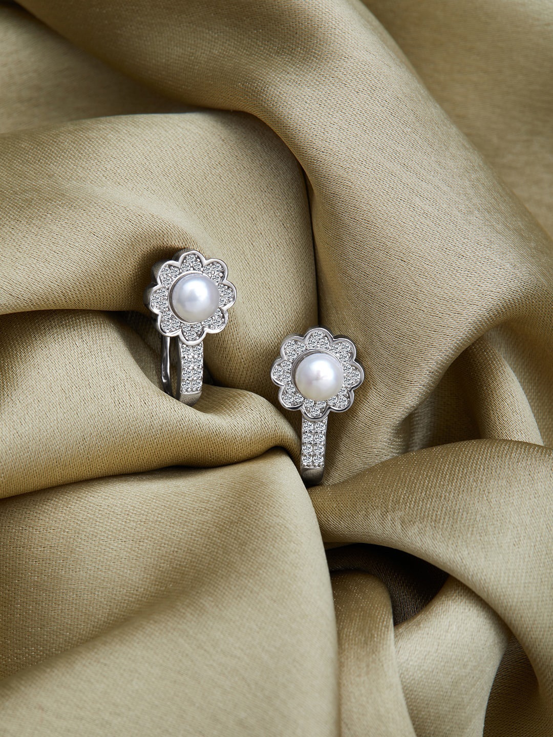 

GIVA 925 Sterling Silver Rhodium-Plated & White Floral Drop Earrings