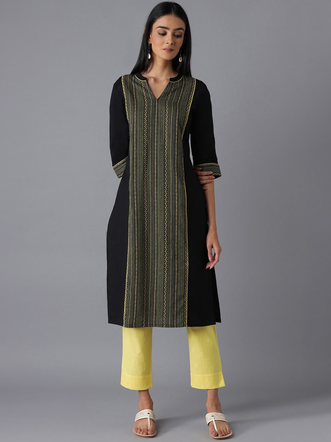 

Aurelia Women Black Geometric Print Cotton Straight Kurta