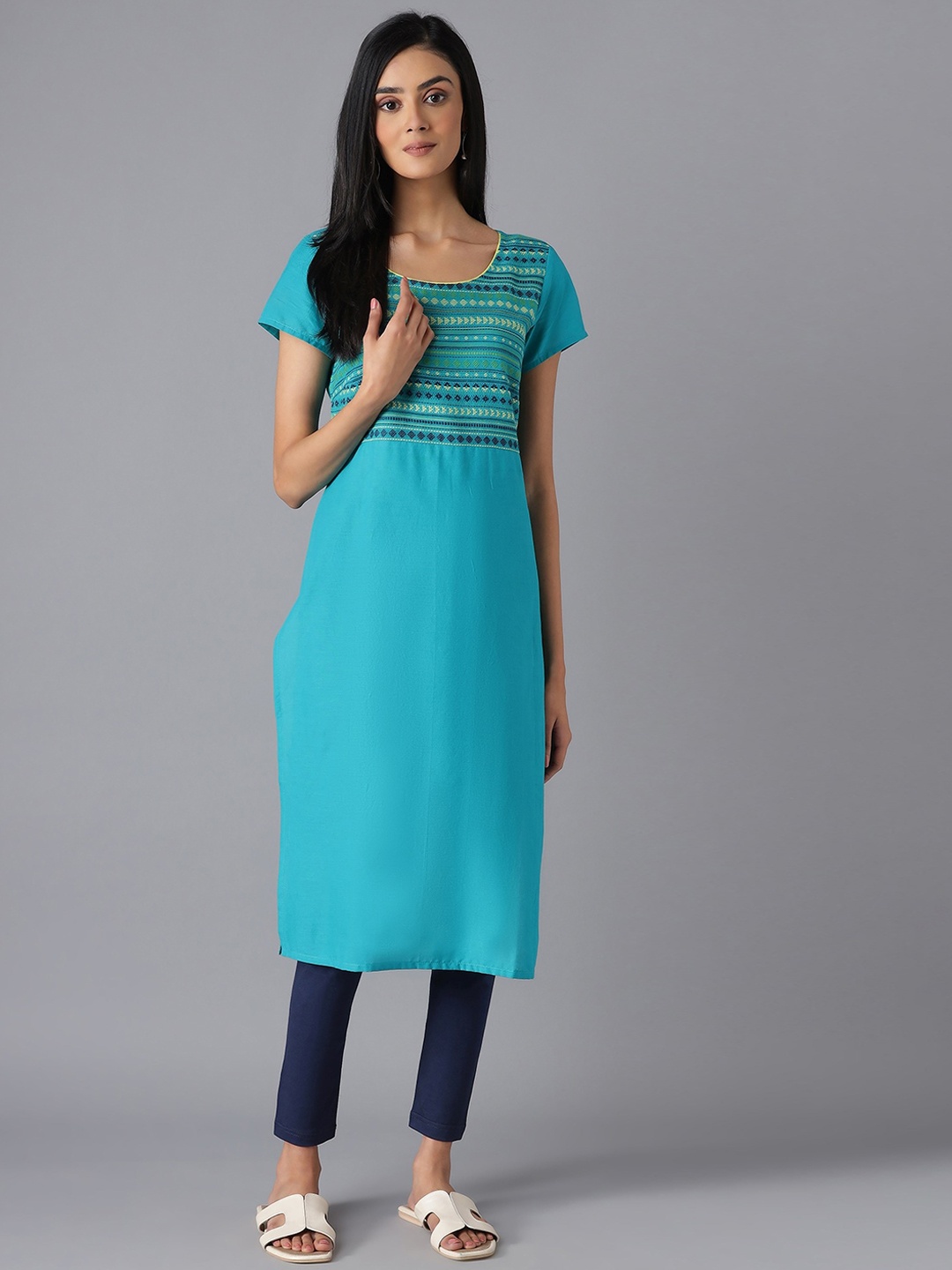 

AURELIA Women Blue Geometric Yoke Design Thread Work Kurta