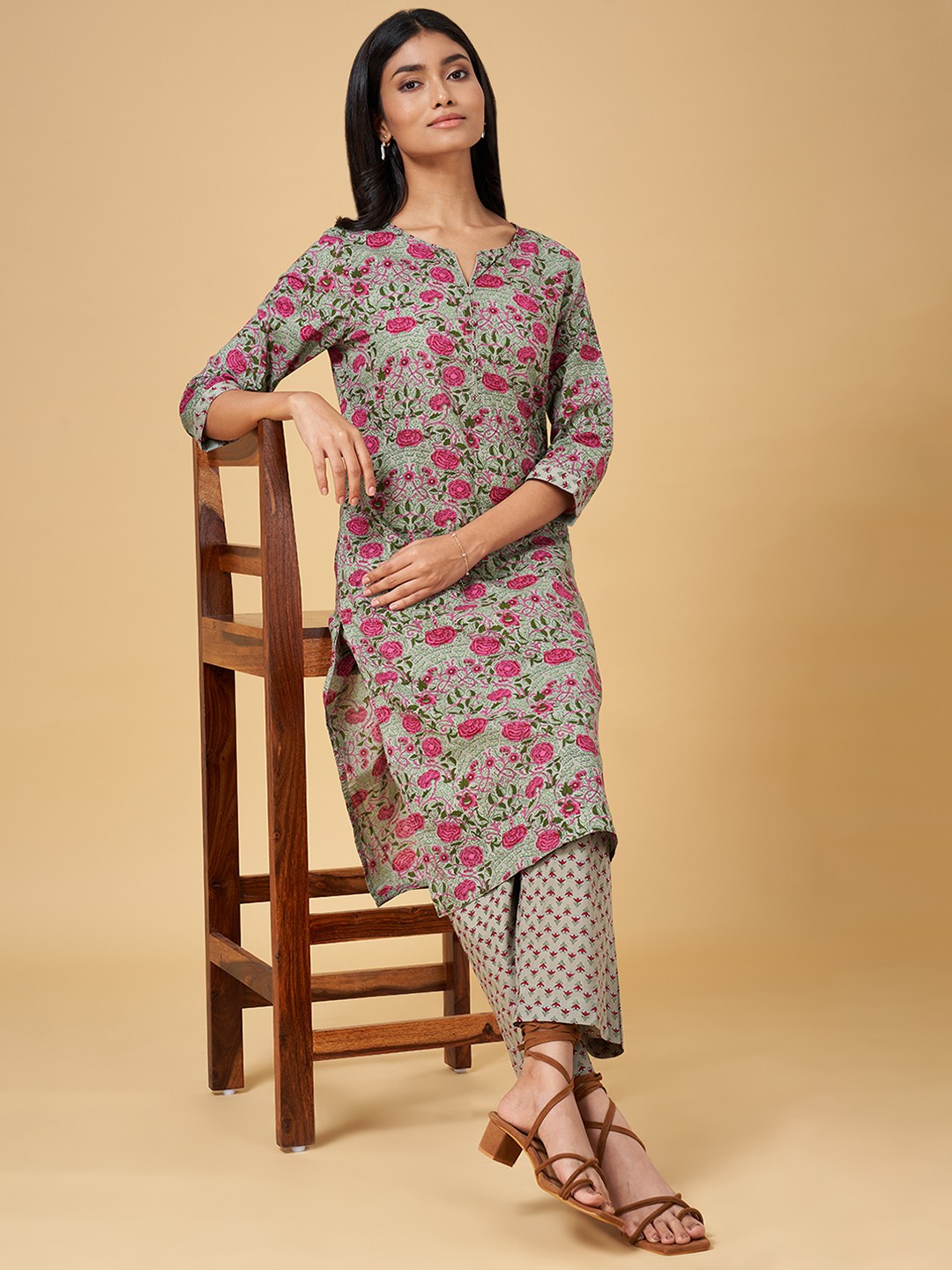 

RANGMANCH BY PANTALOONS Women Grey Floral Printed Pure Cotton Kurti with Trousers