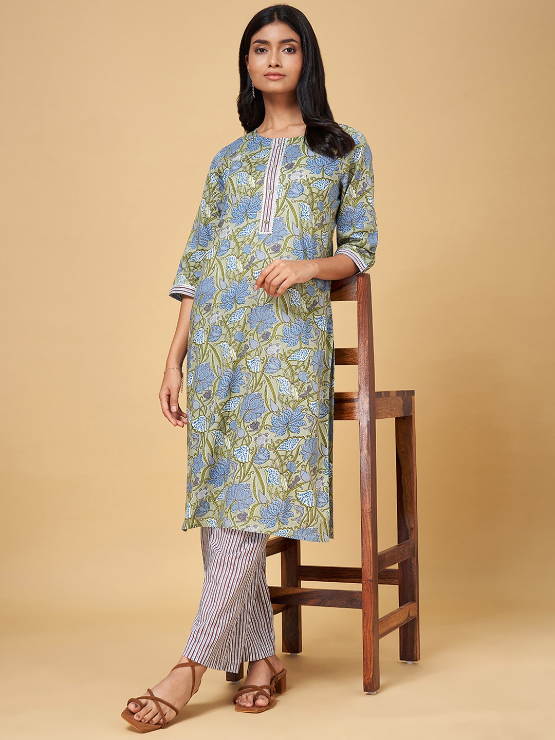 

RANGMANCH BY PANTALOONS Women Green Floral Printed Pure Cotton Kurta with Trousers & With Dupatta