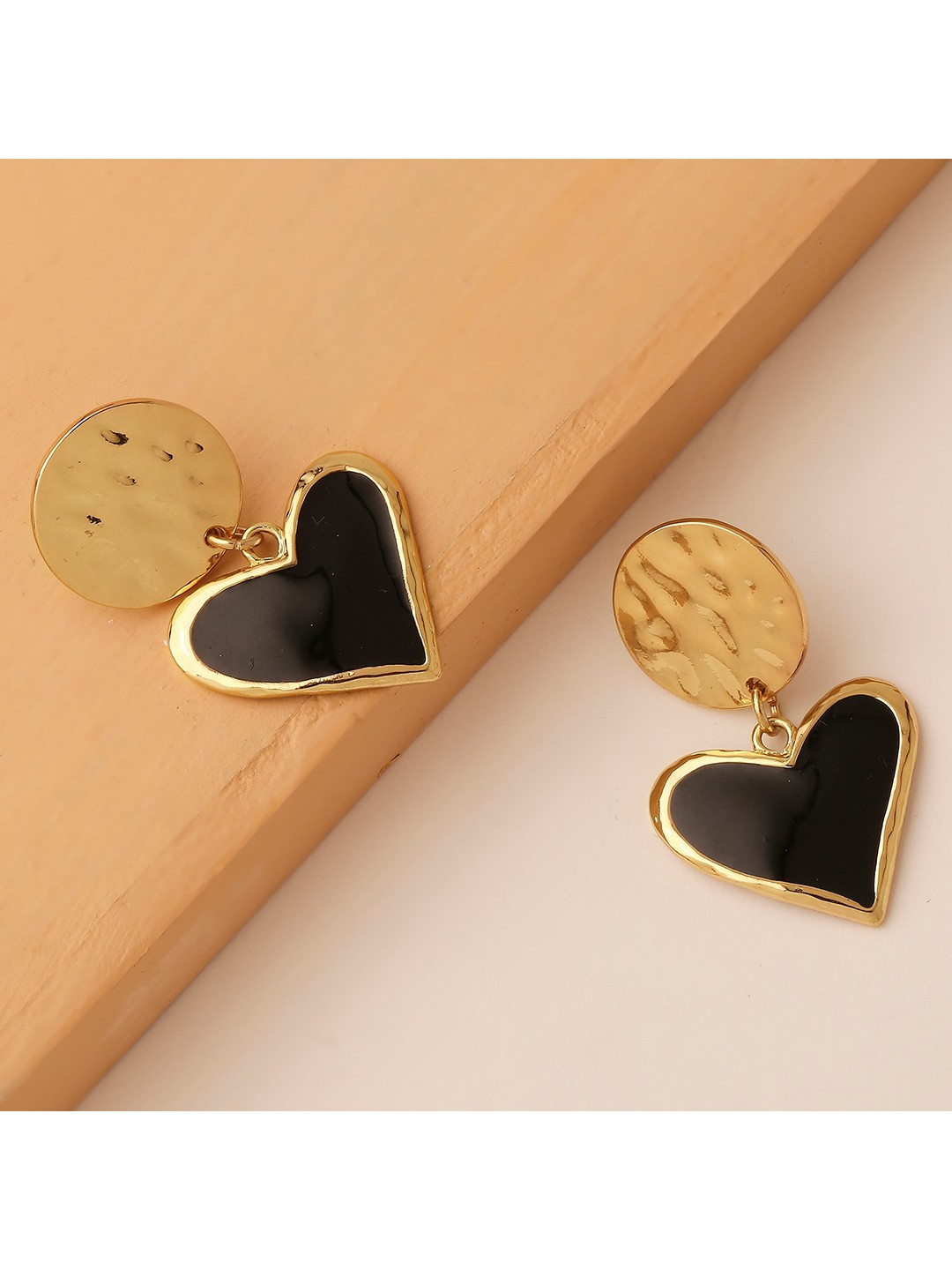 

Lilly & sparkle Gold-Plated & Black Heart Shaped Drop Earrings