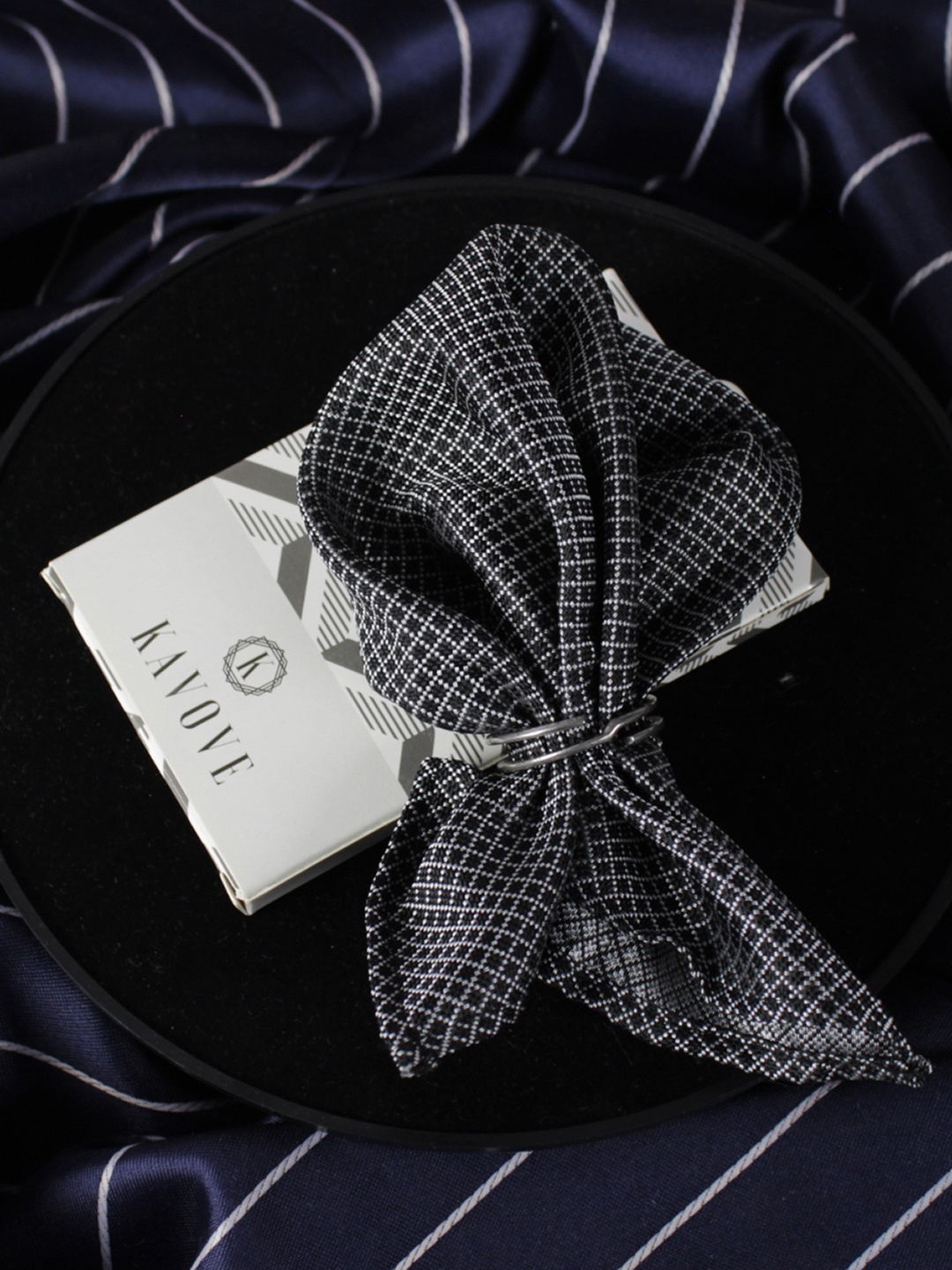 

KOVOVE Men Green Checked Pocket Square