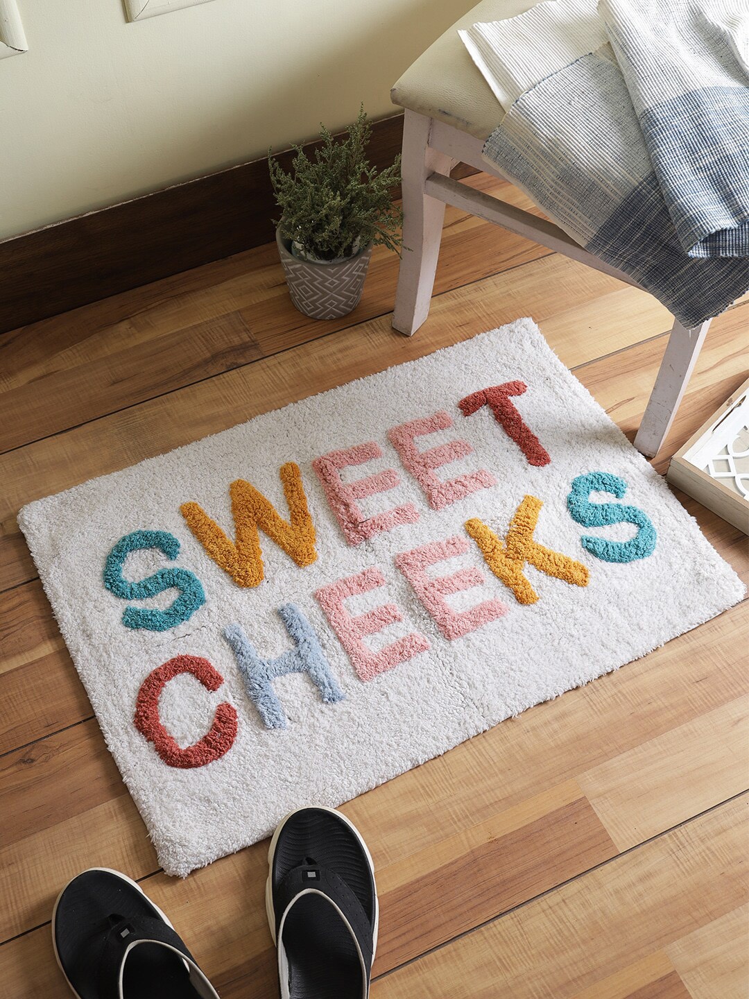 

eyda White & Multicoloured Self Design Cotton Bath Rug