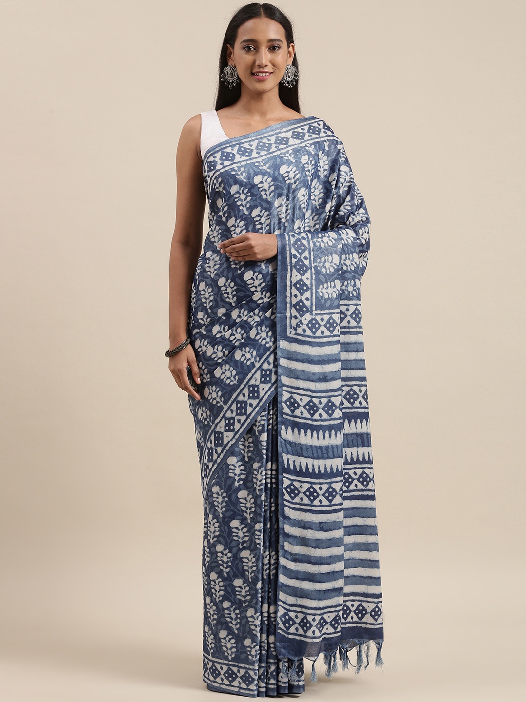 

swatika Blue & White Ethnic Motifs Silk Blend Dabu Saree