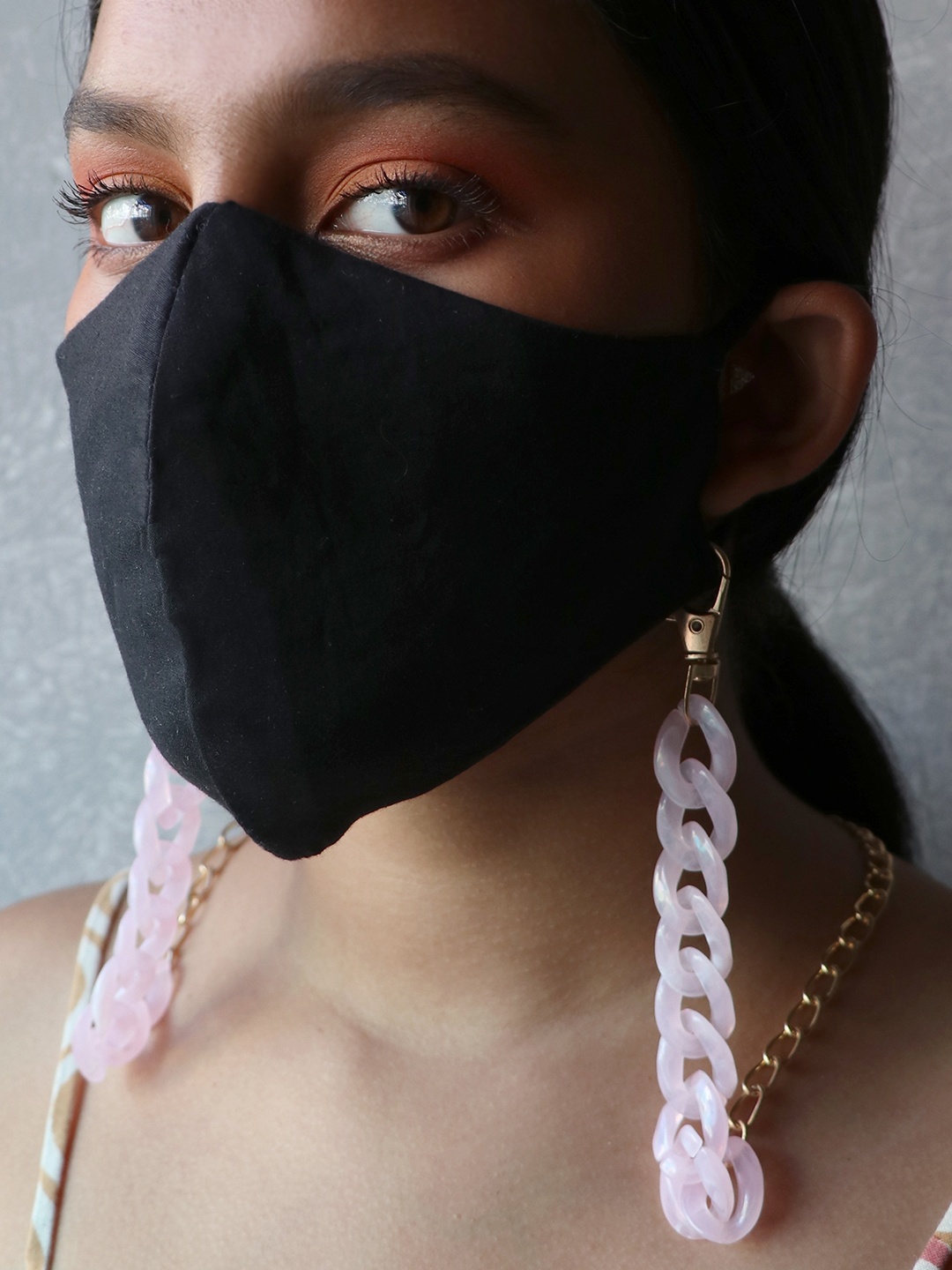 

Ayesha Women Acrylic Mask & Sunglass Chain, Pink