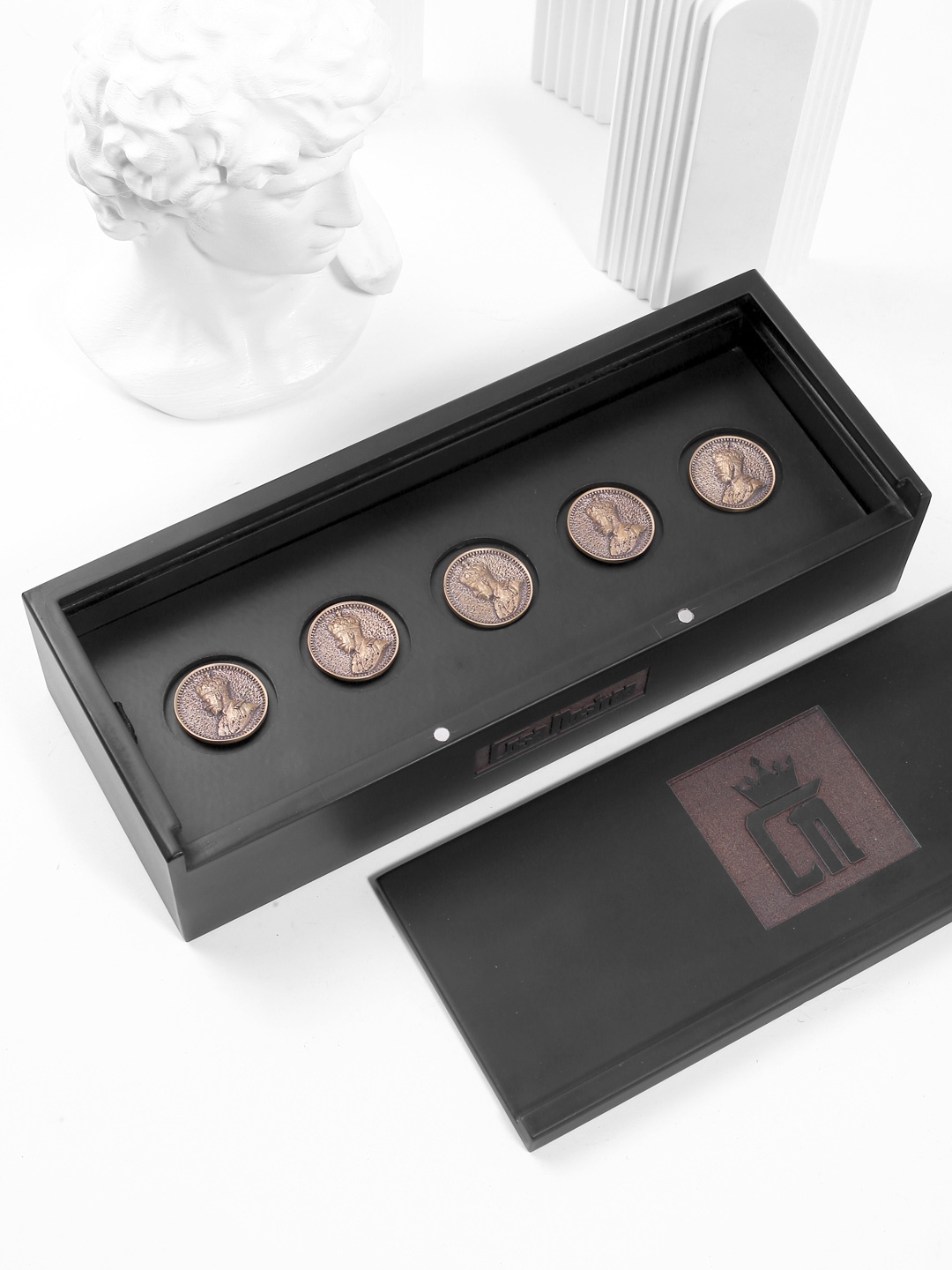 

COSA NOSTRAA Set of 5 Metallic-Toned The Prince V Coin Button