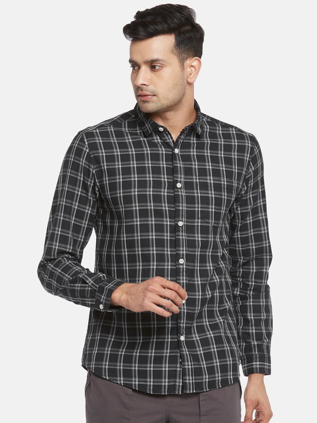 

Urban Ranger by pantaloons Men Black Slim Fit Checked Pure Cotton Casual Shirt