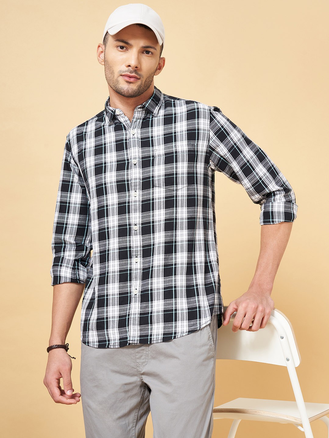 

Urban Ranger by pantaloons Men Black & White Slim Fit Checked Pure Cotton Casual Shirt