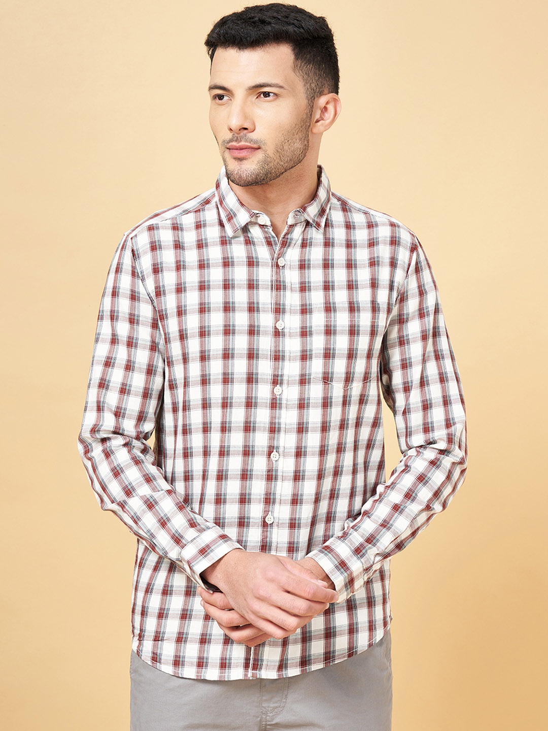 

Urban Ranger by pantaloons Men Cream Slim Fit Gingham Checked Casual Shirt