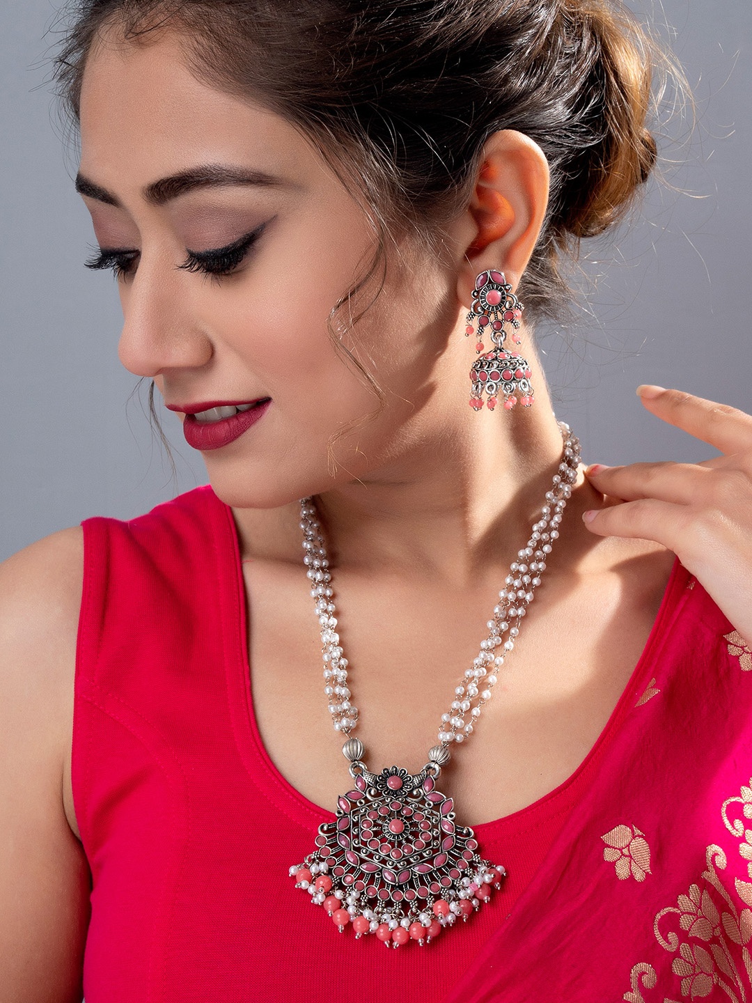

aadita Silver-Plated Pink Pearl Beaded Jewellery Set