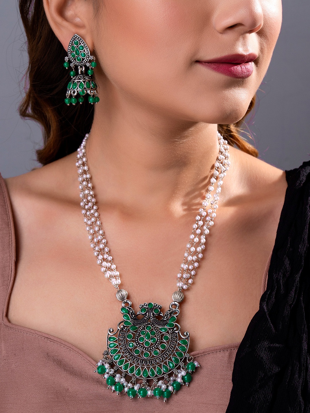 

aadita Silver-Plated White & Green Pearl-Studded & Beaded Jewellery Set