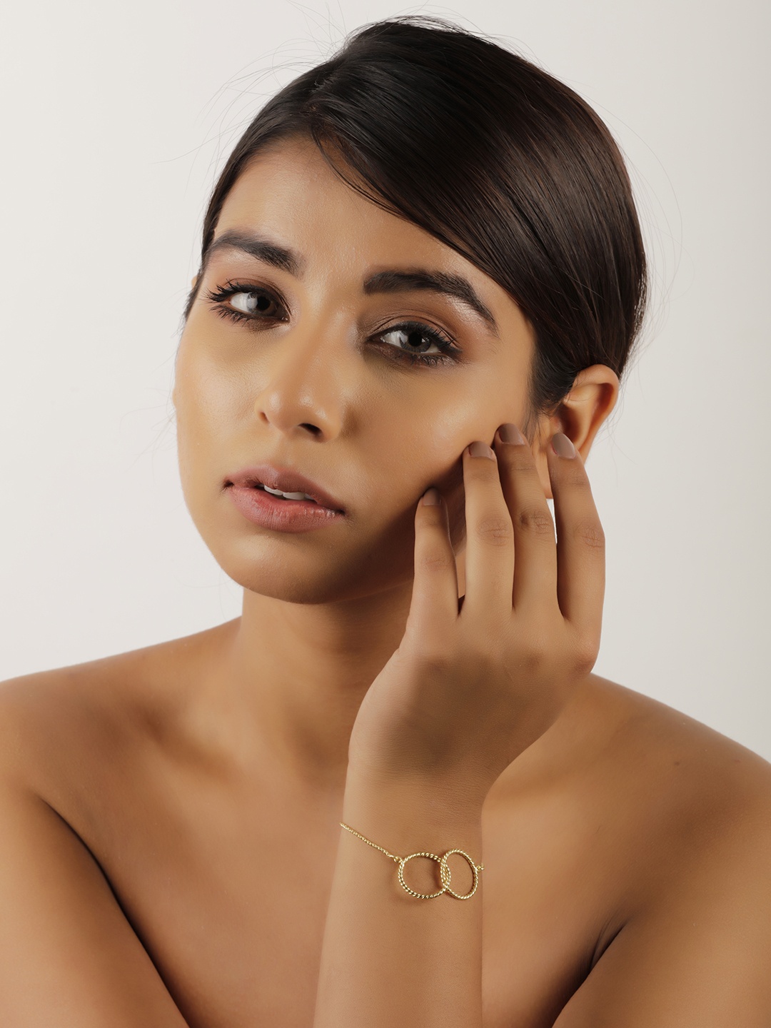 

STILSKII Unisex Gold-Toned Brass Gold-Plated Charm Bracelet