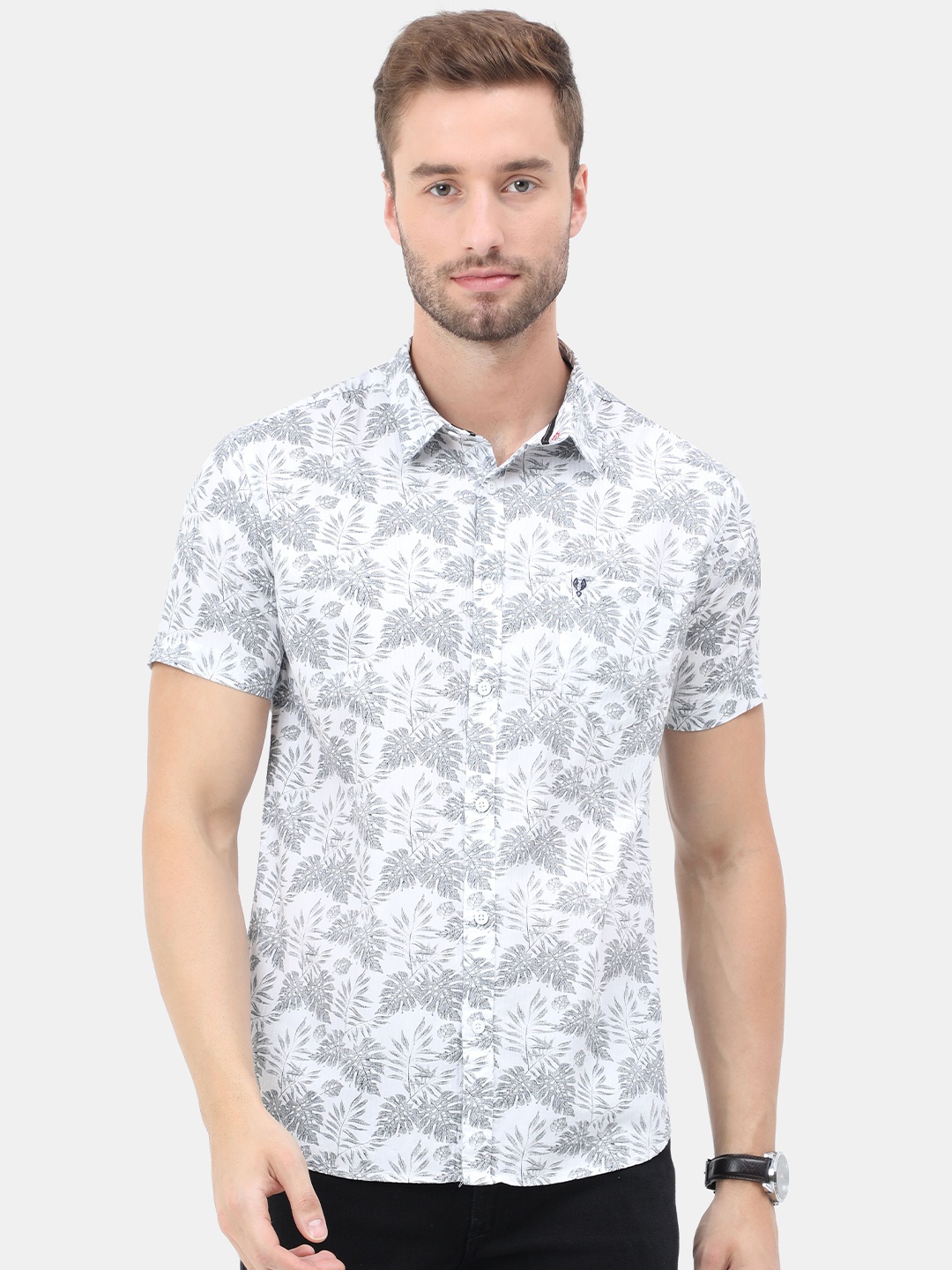 VUDU Men White Comfort Floral Printed Casual Shirt