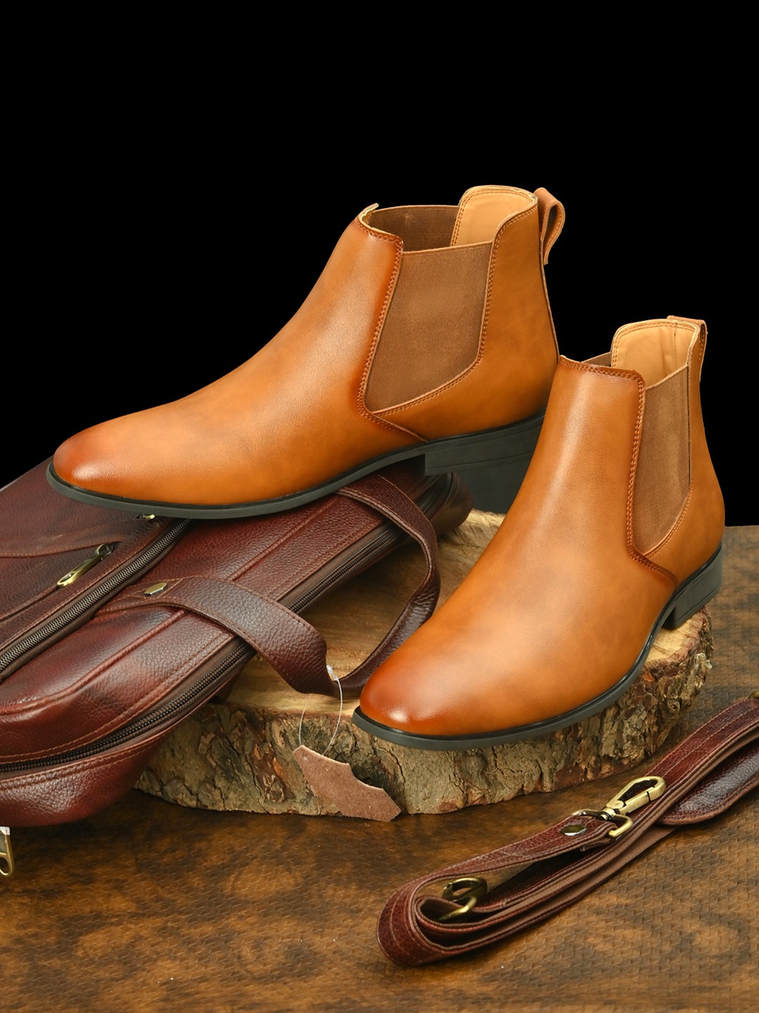 

Fentacia Men Tan Flat Boots