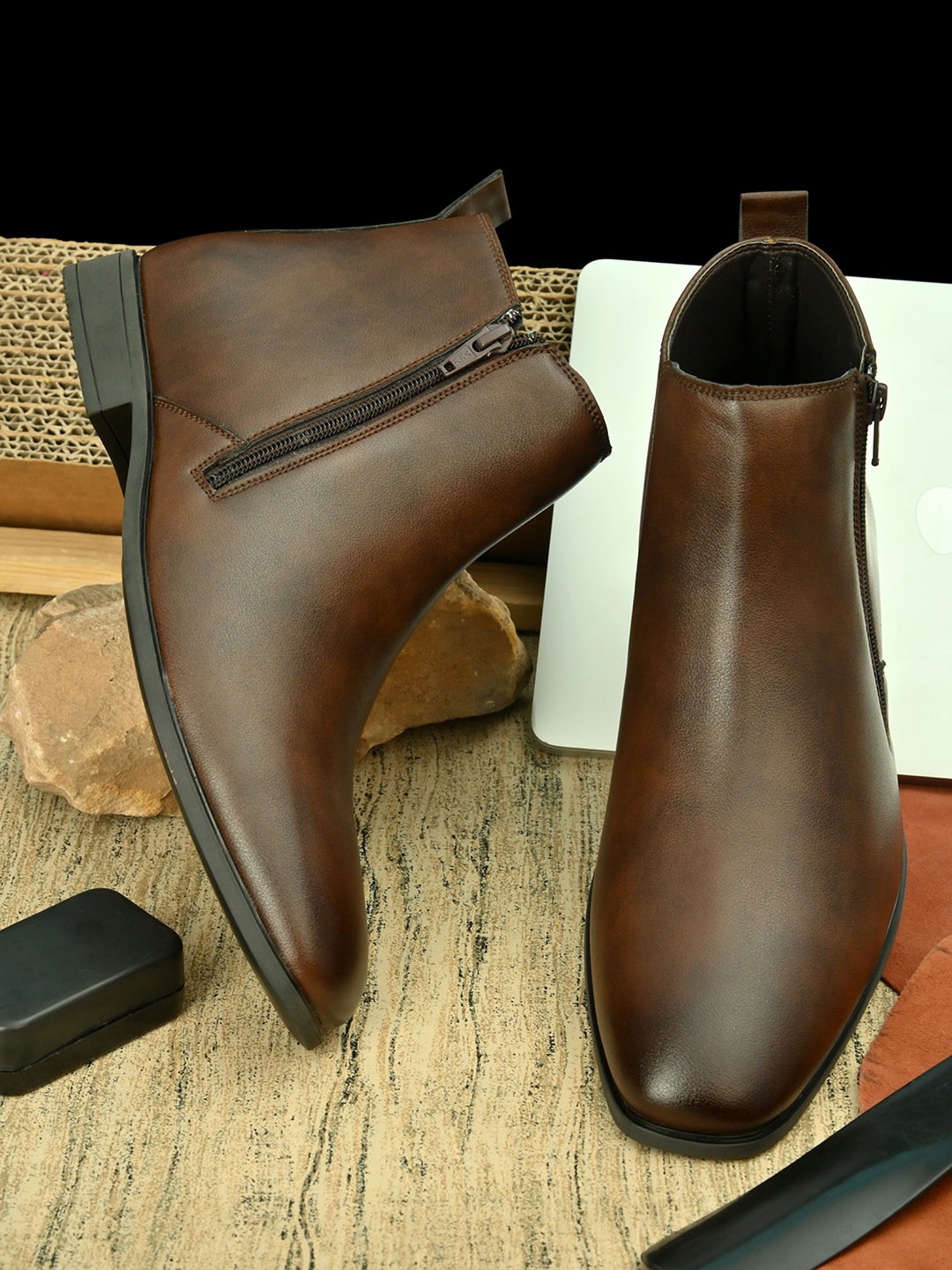 

Fentacia Men Brown Flat Boots