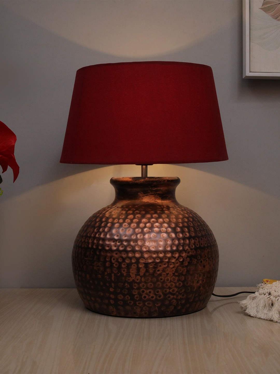 

Homesake Bronze-Coloured Oil-Rubbed Pot Antique Hammered Table Lamp With Red Shade