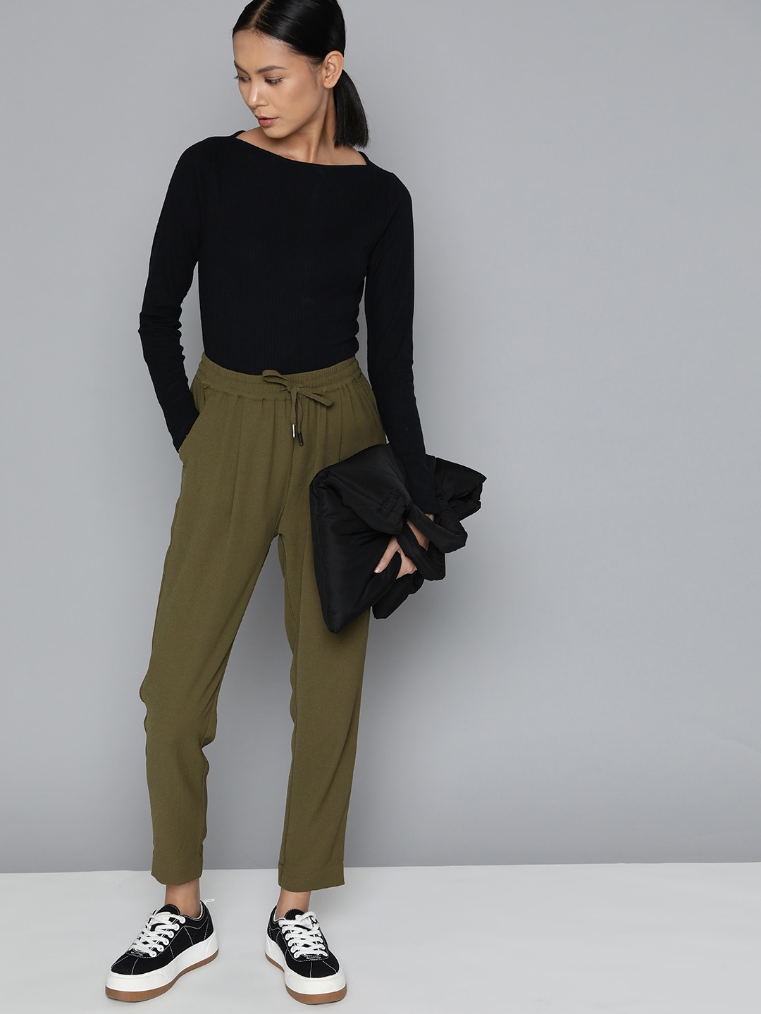 

ether Women Olive Green Solid Regular Fit Trousers