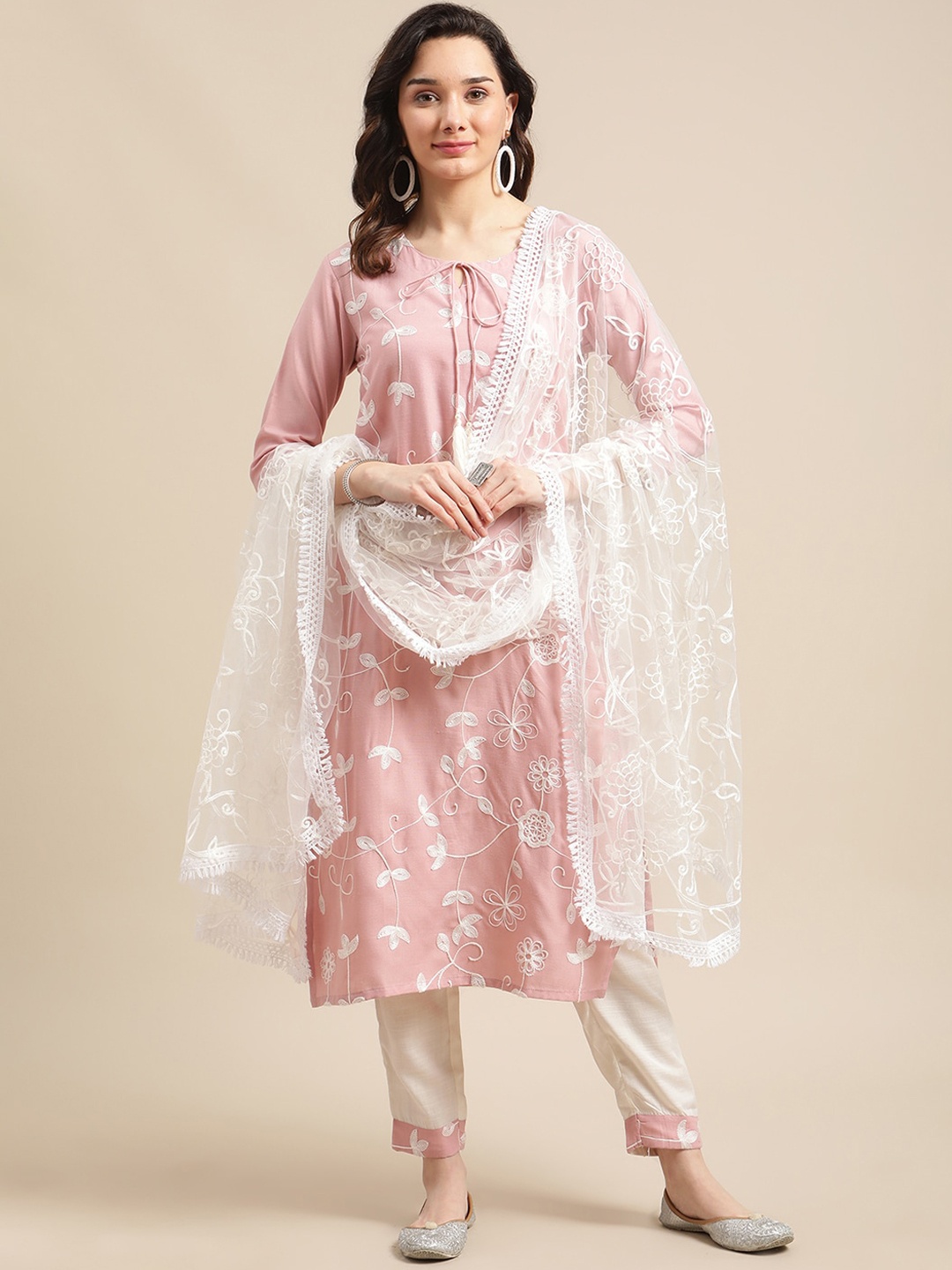 

KSUT Pastel Pink & White Aari Embroidery Kurta Trouser Set With Embroidery Dupatta