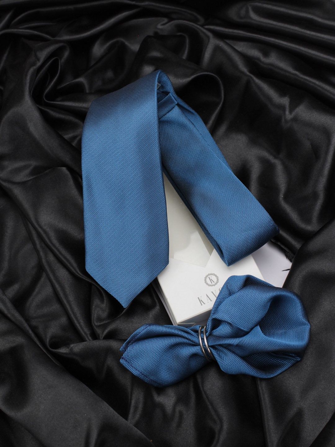 

KOVOVE Men Blue Self Design Neck Tie & Pocket Square Accessory Gift Set