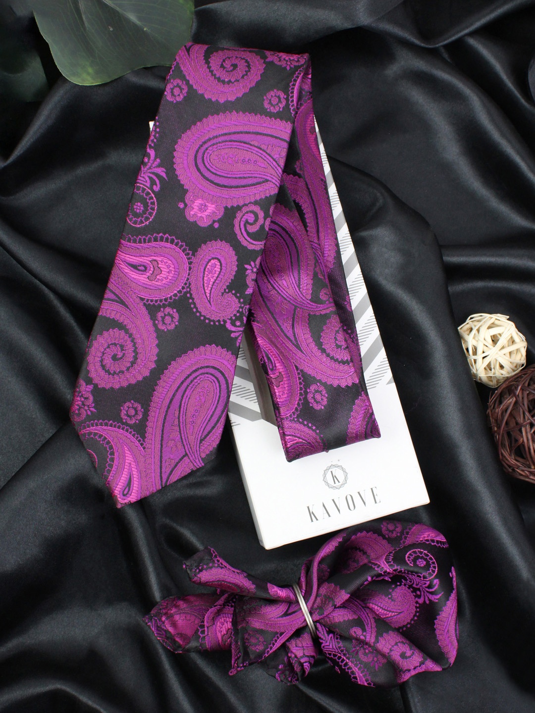 

KOVOVE Men Pink & Black Pack of 2 Printed Tie & Pocket Square Set