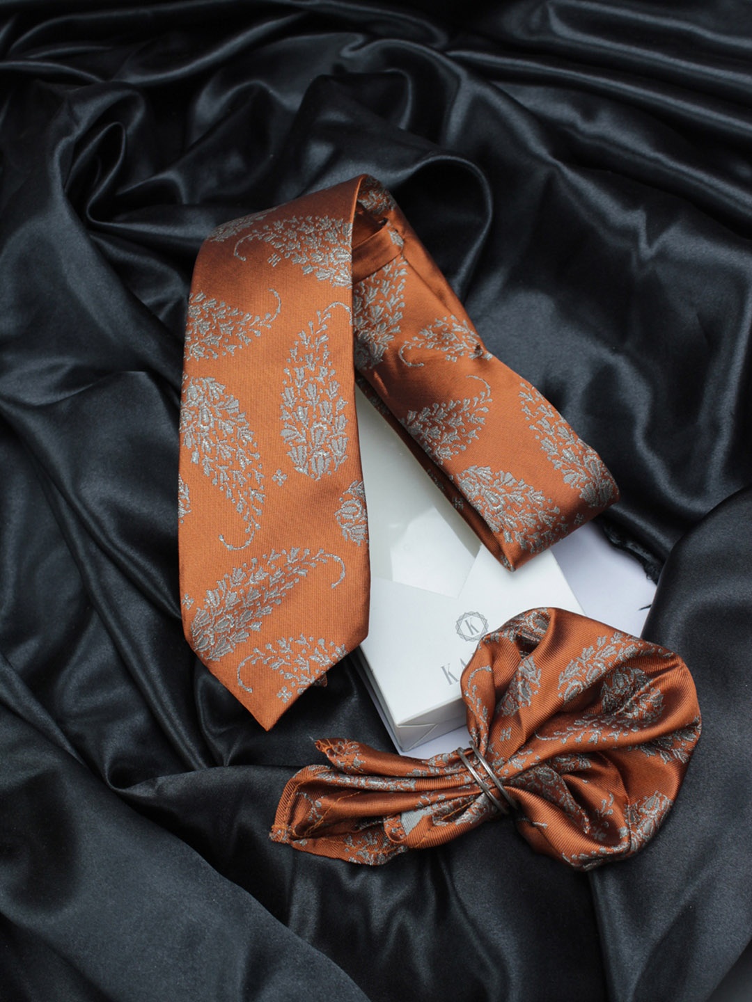 

KOVOVE Men Orange Floral Neck Tie & Pocket Square Gift Set