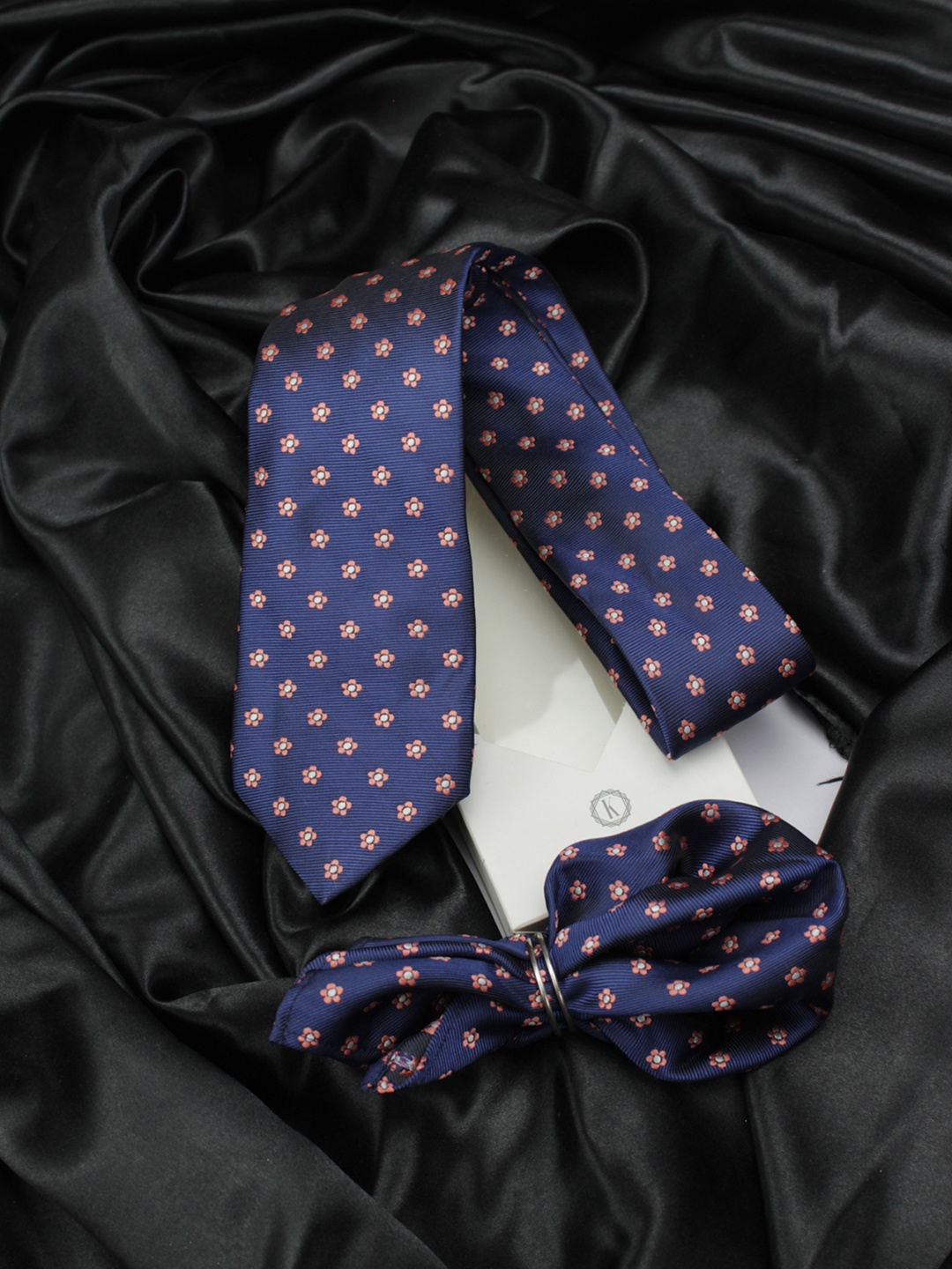 

KOVOVE Men Blue Polka Dot Printed Tie & Pocket Square