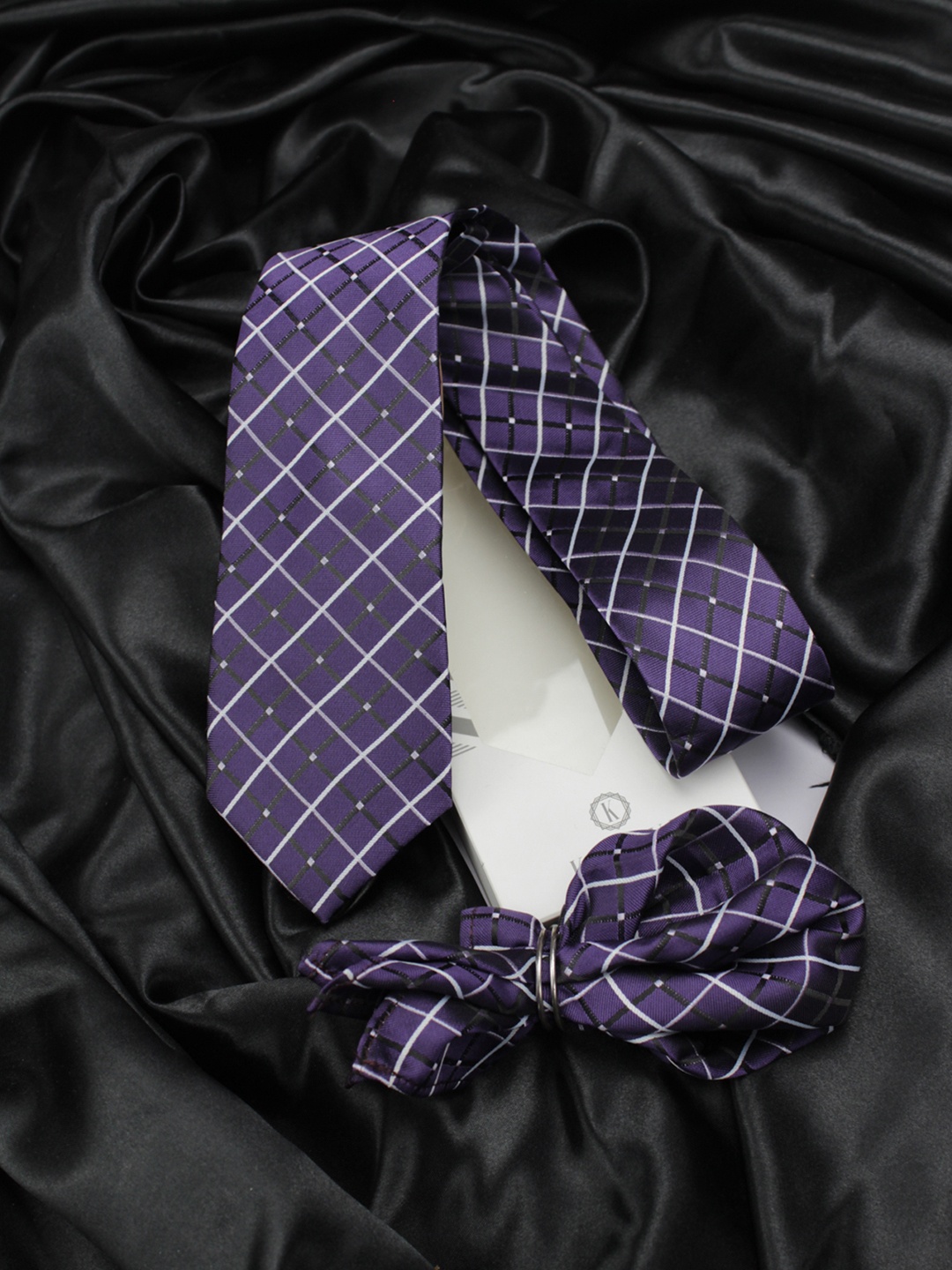 

KOVOVE Men Blue Checkered Neck Tie & Pocket Square Gift Set