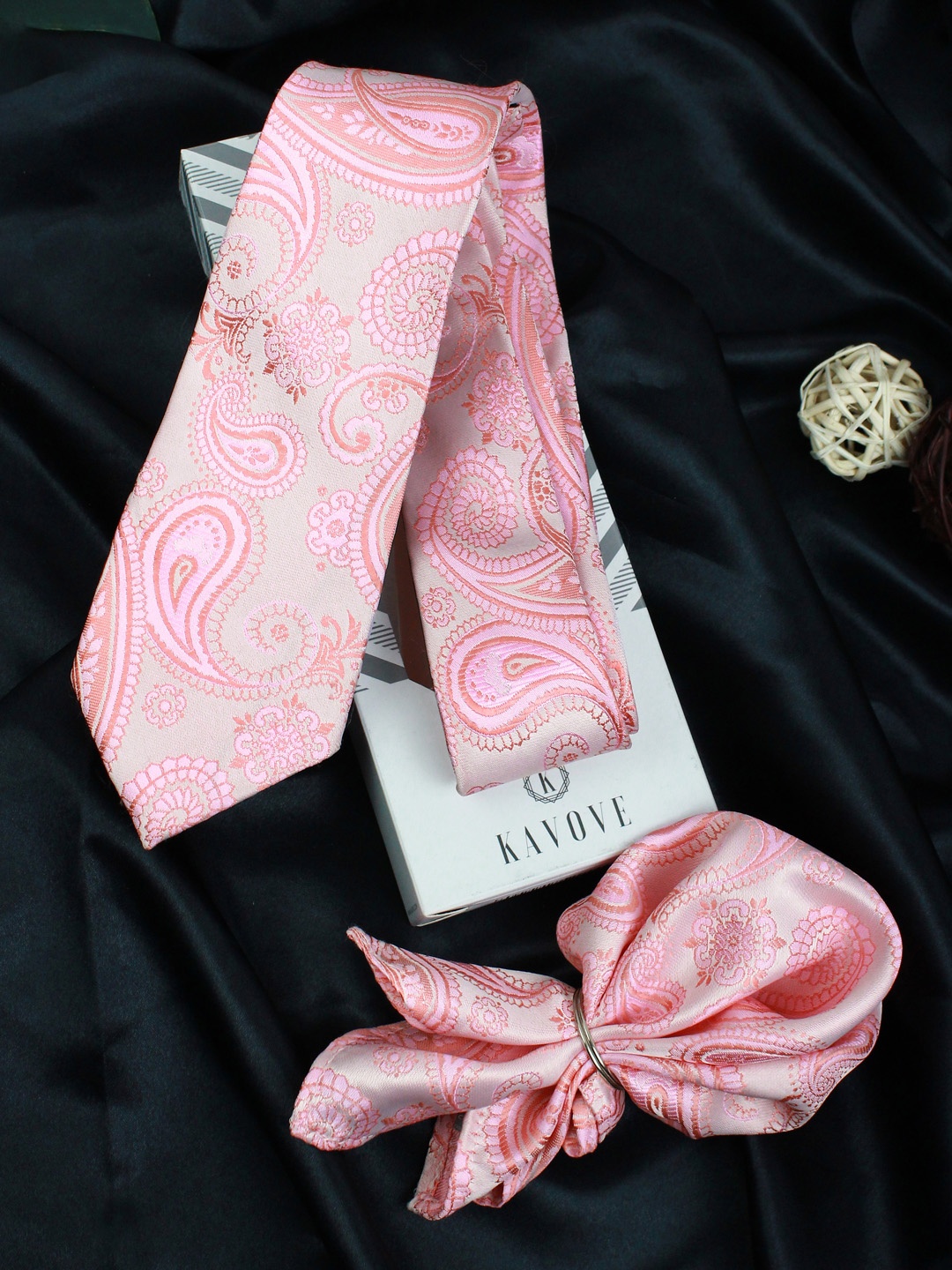 

KOVOVE Men Pink Pleasing Paisley Accessory Gift Set