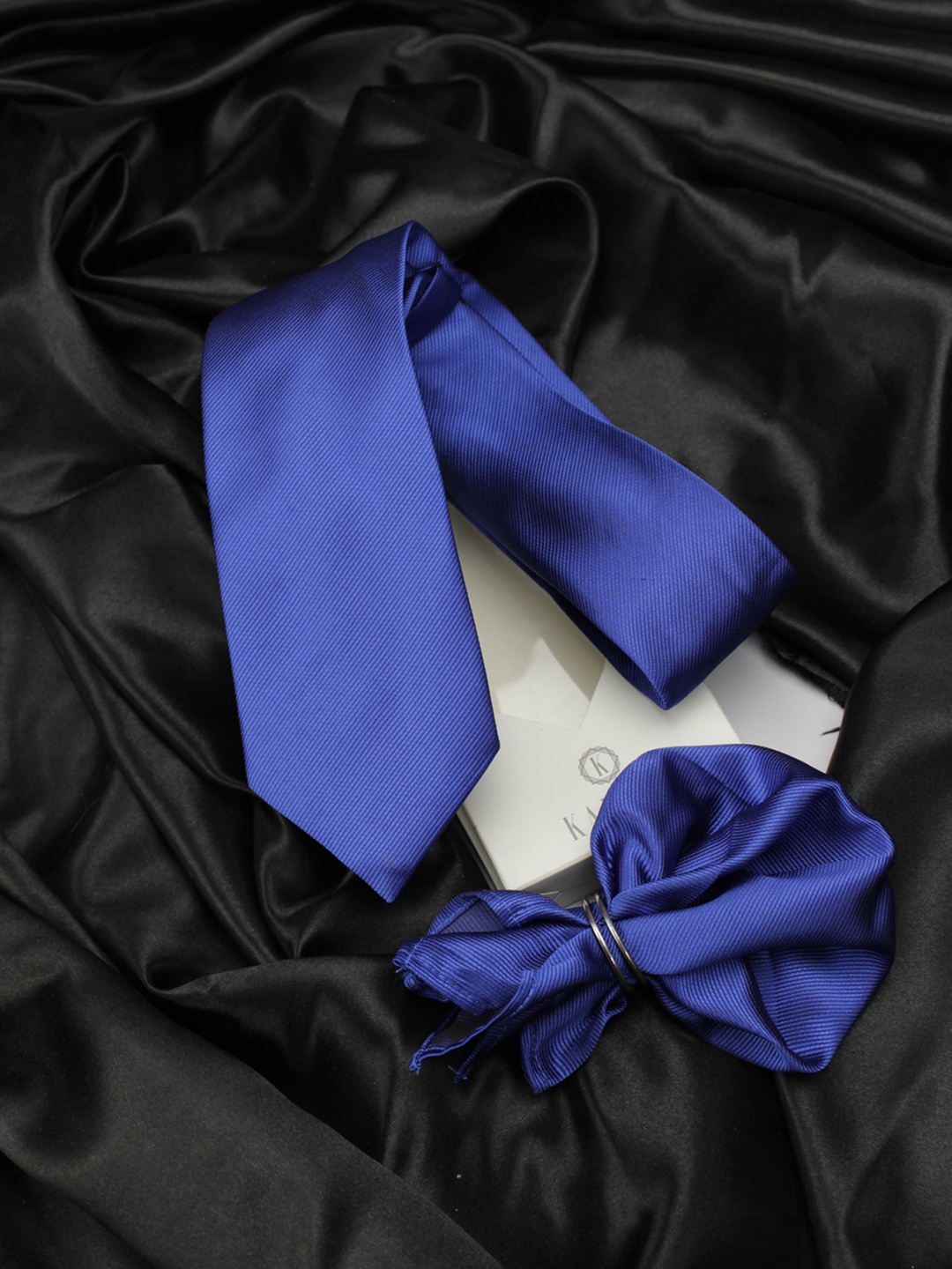 

KOVOVE Men Blue Polka Dot Printed Tie & Pocket Square