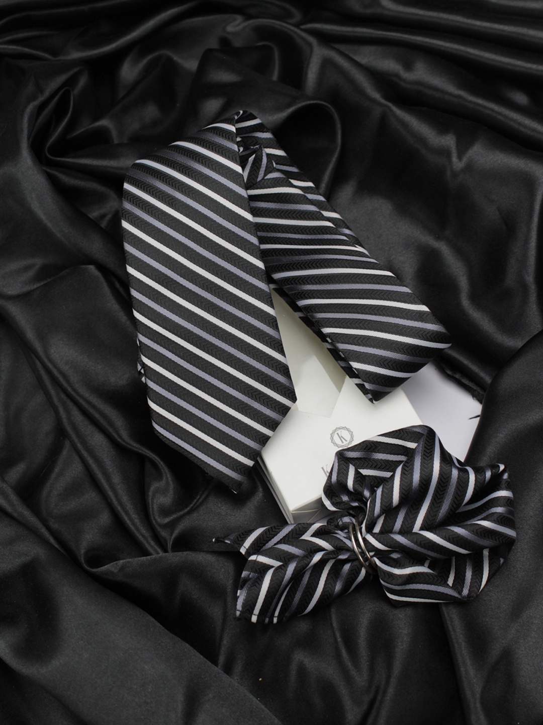 

KOVOVE The Arrow Men Black & White Striped Accessory Gift Set