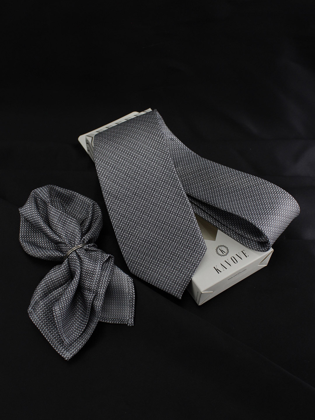 

Kovove Men Grey Melange The Rogue Abstract Printed Accessory Gift Set