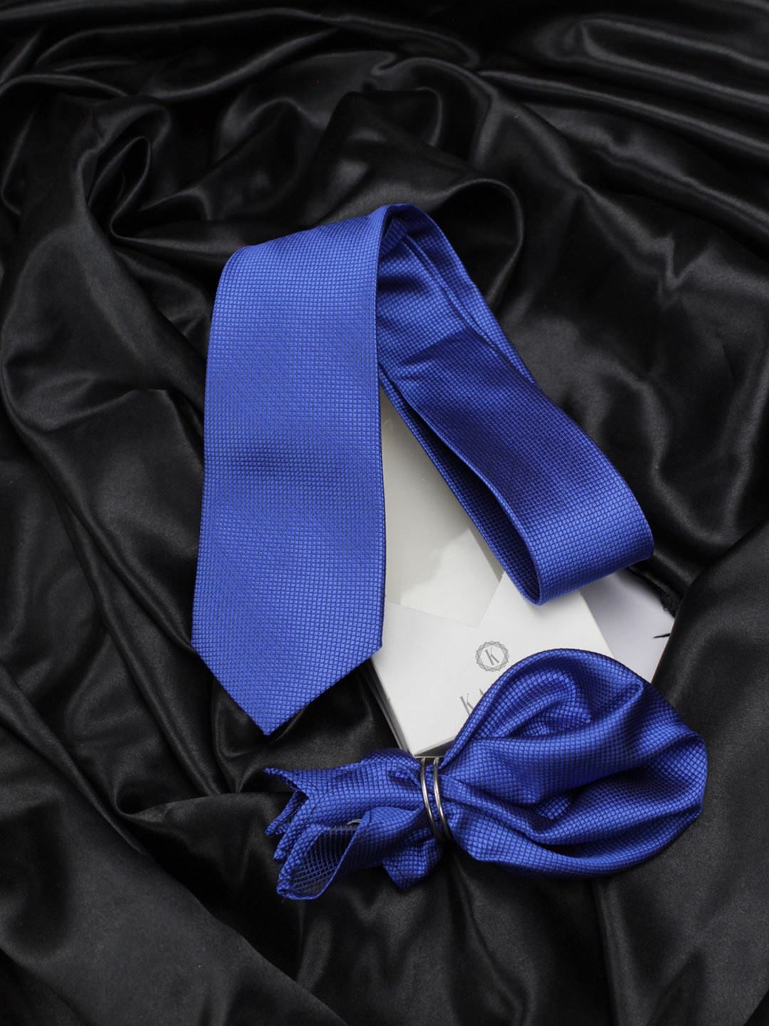 

KOVOVE Men Blue Polka Dot Printed Tie & Pocket Square