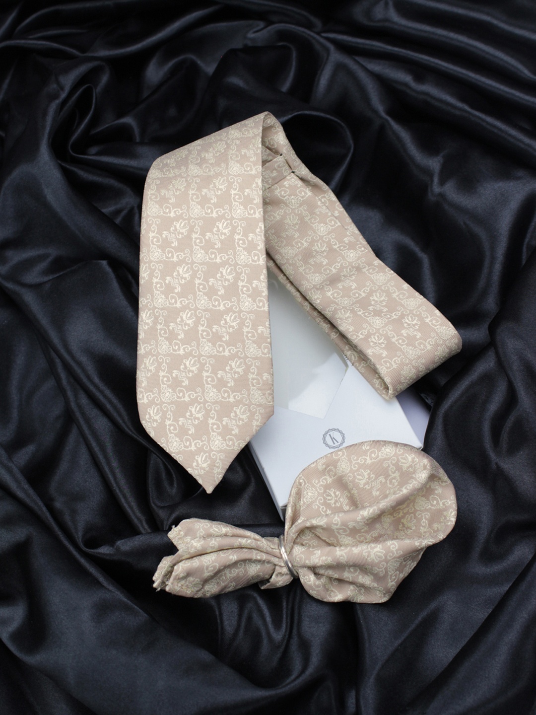 

KOVOVE Beige Abstract Tie & Pocket Square Gift Set